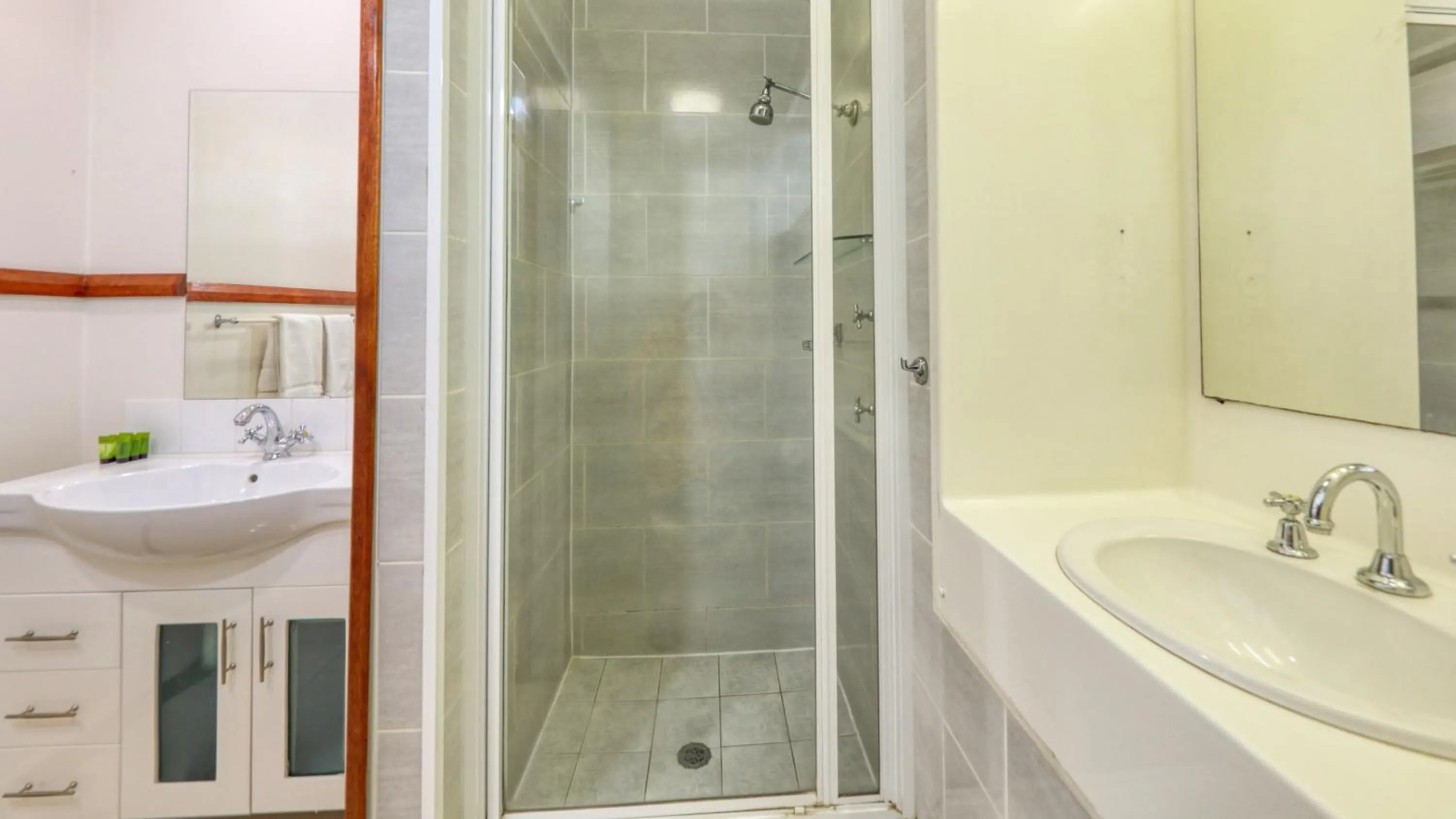 Across Country Motor Inn