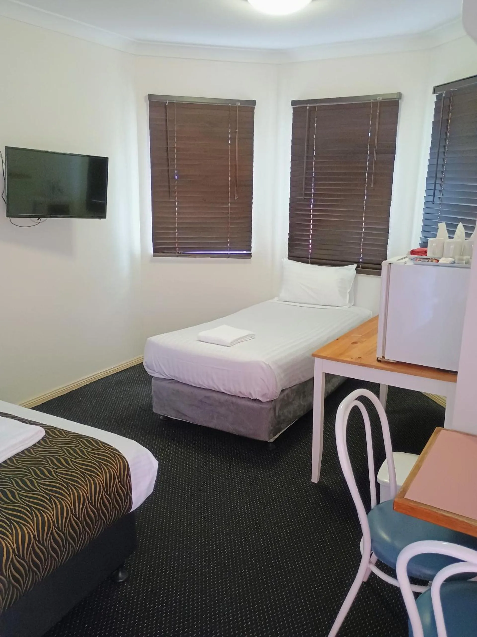 Bed in Across Country Motor Inn