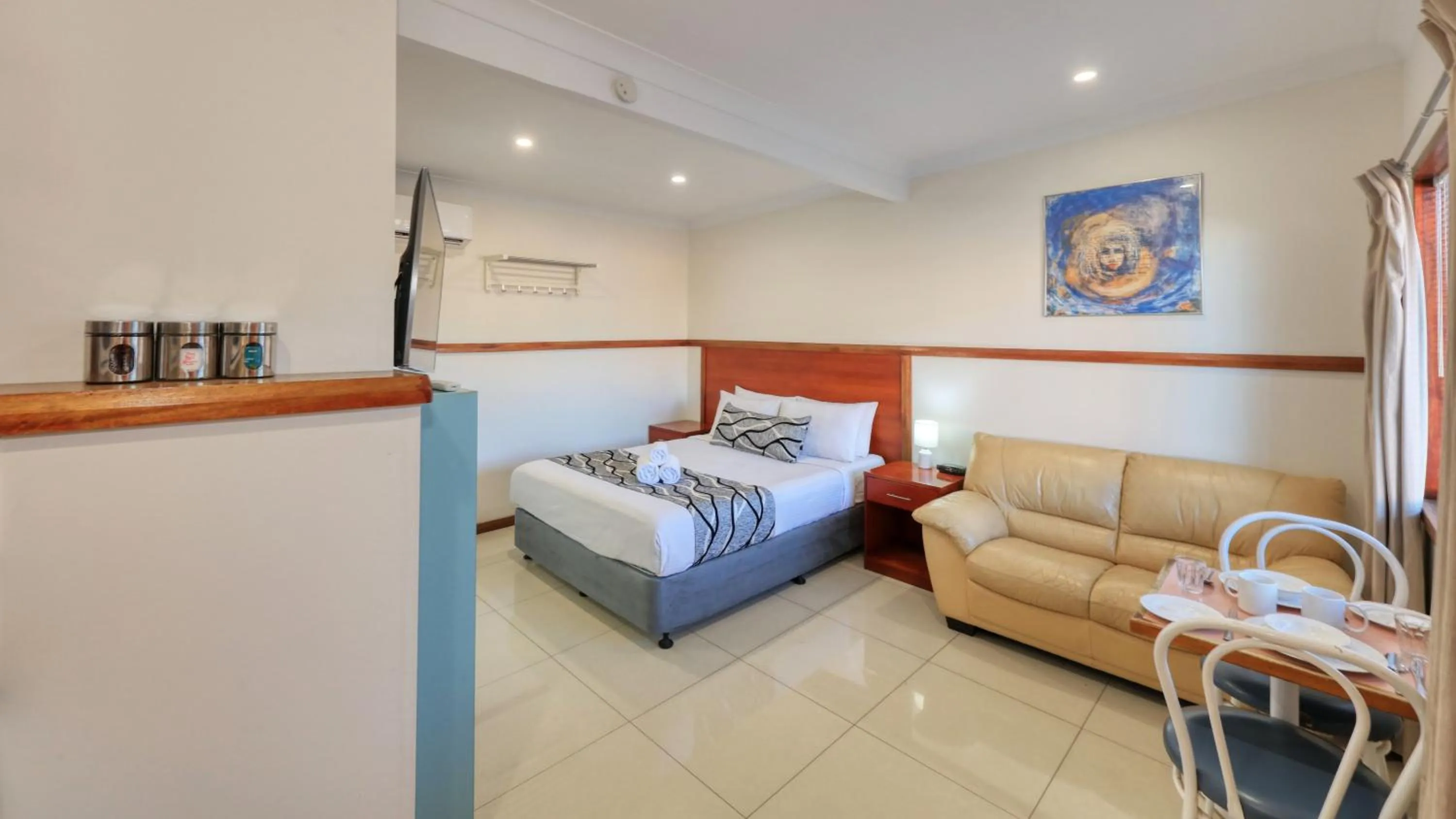 Bed in Across Country Motor Inn