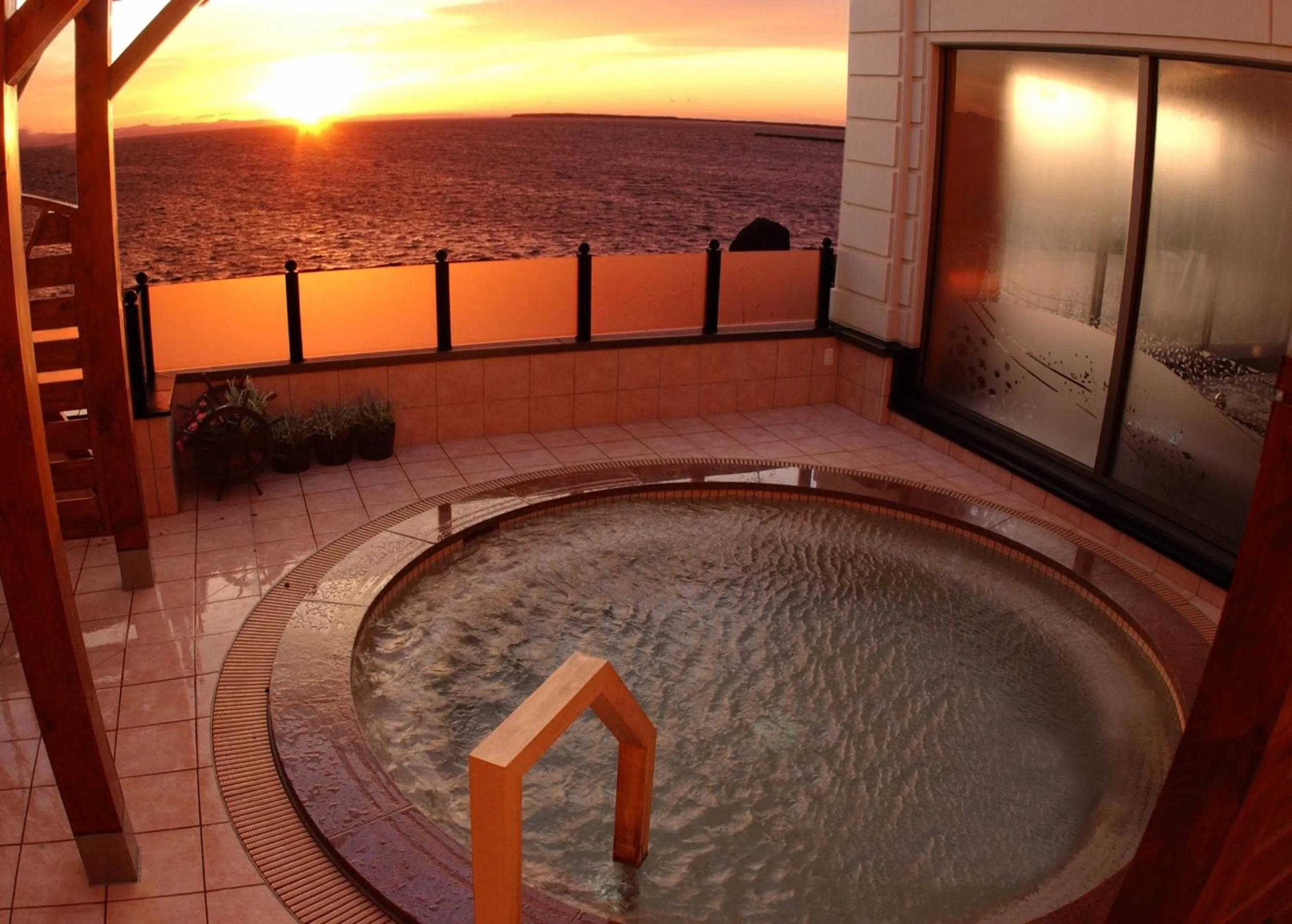 Hot Spring Bath in Lake Saroma Tsuruga Resort