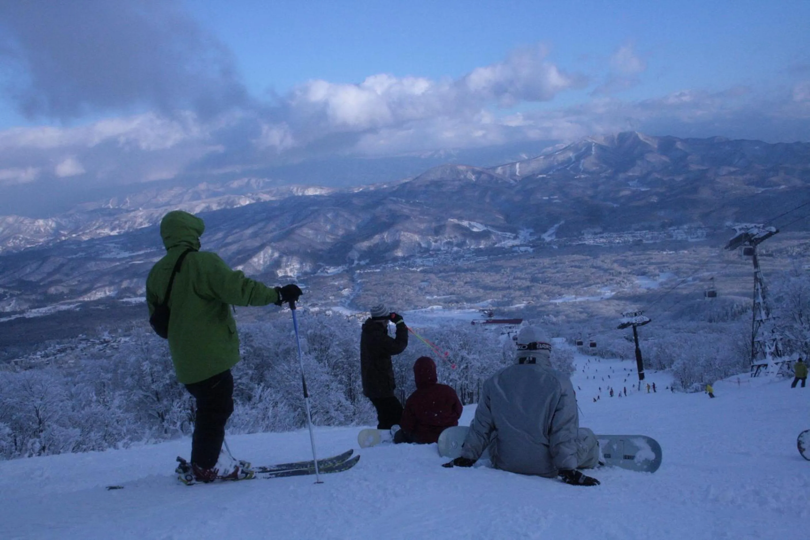 Skiing in Star Hotel Akakura