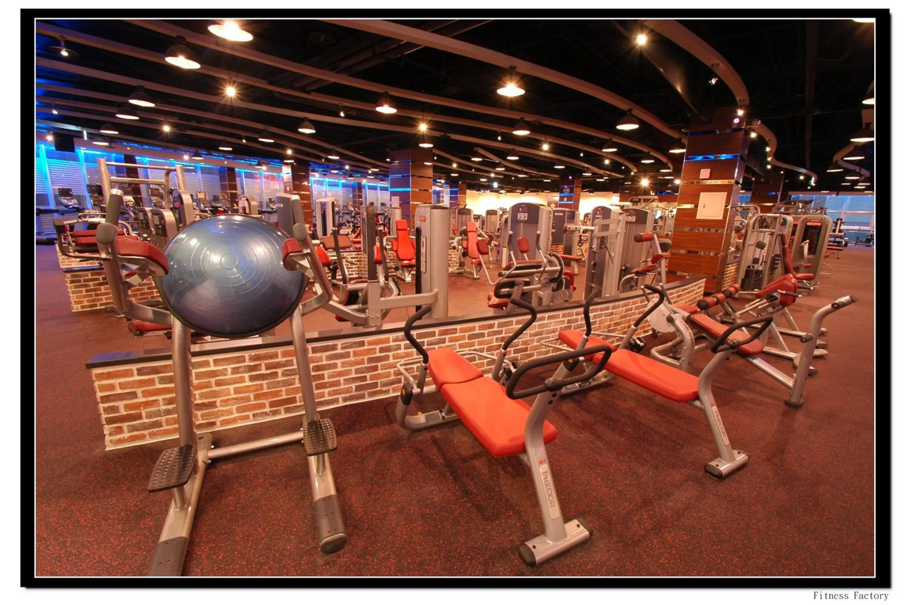 Fitness centre/facilities in Home Hotel