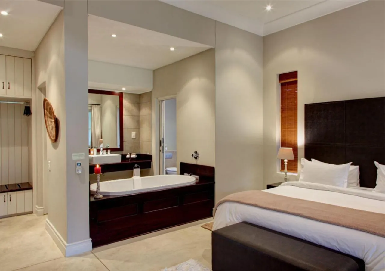 Shower, Bed in Gaikou Lodge