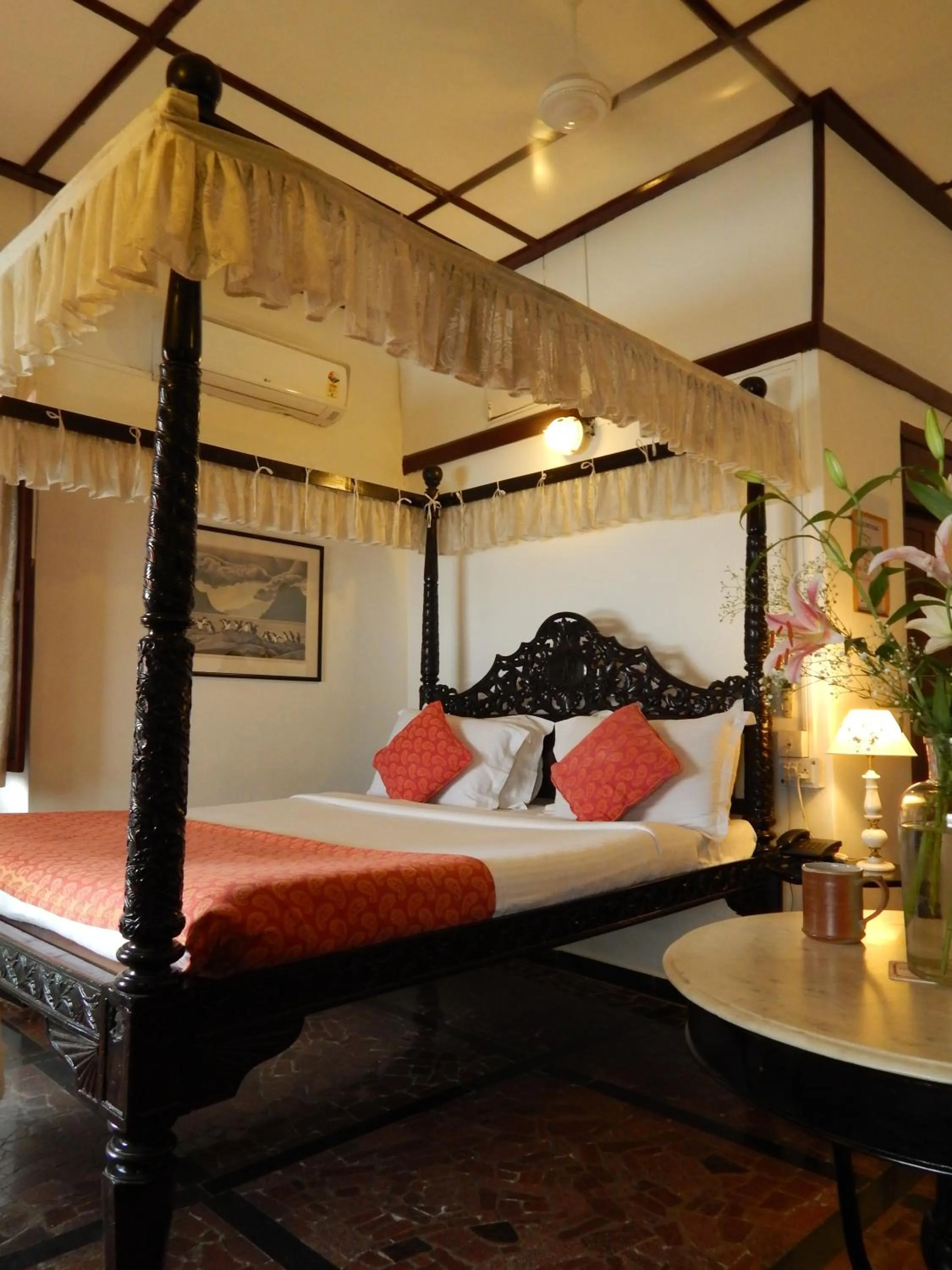 Bed in WelcomHeritage Panjim Inn