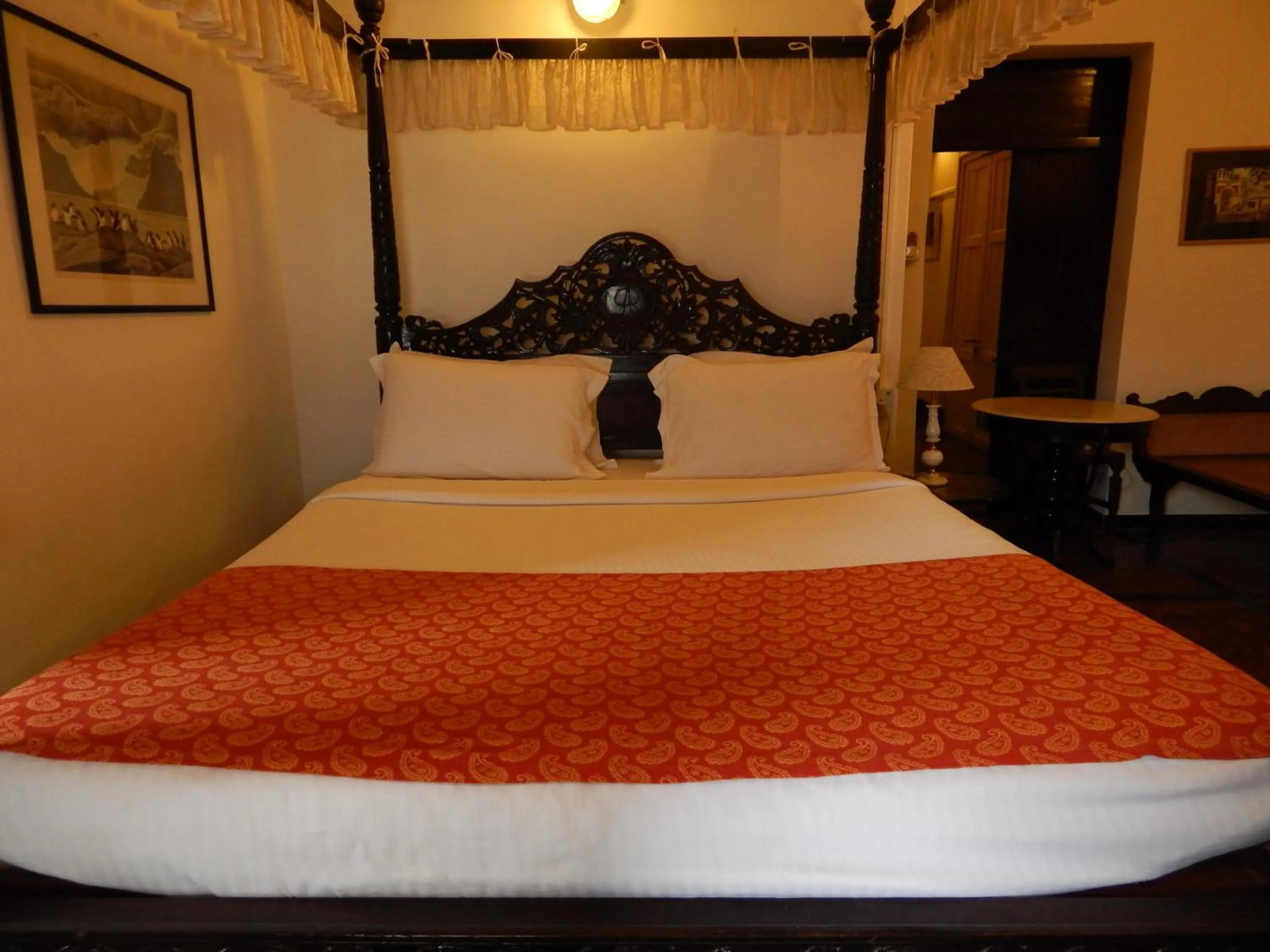 Bed in WelcomHeritage Panjim Inn
