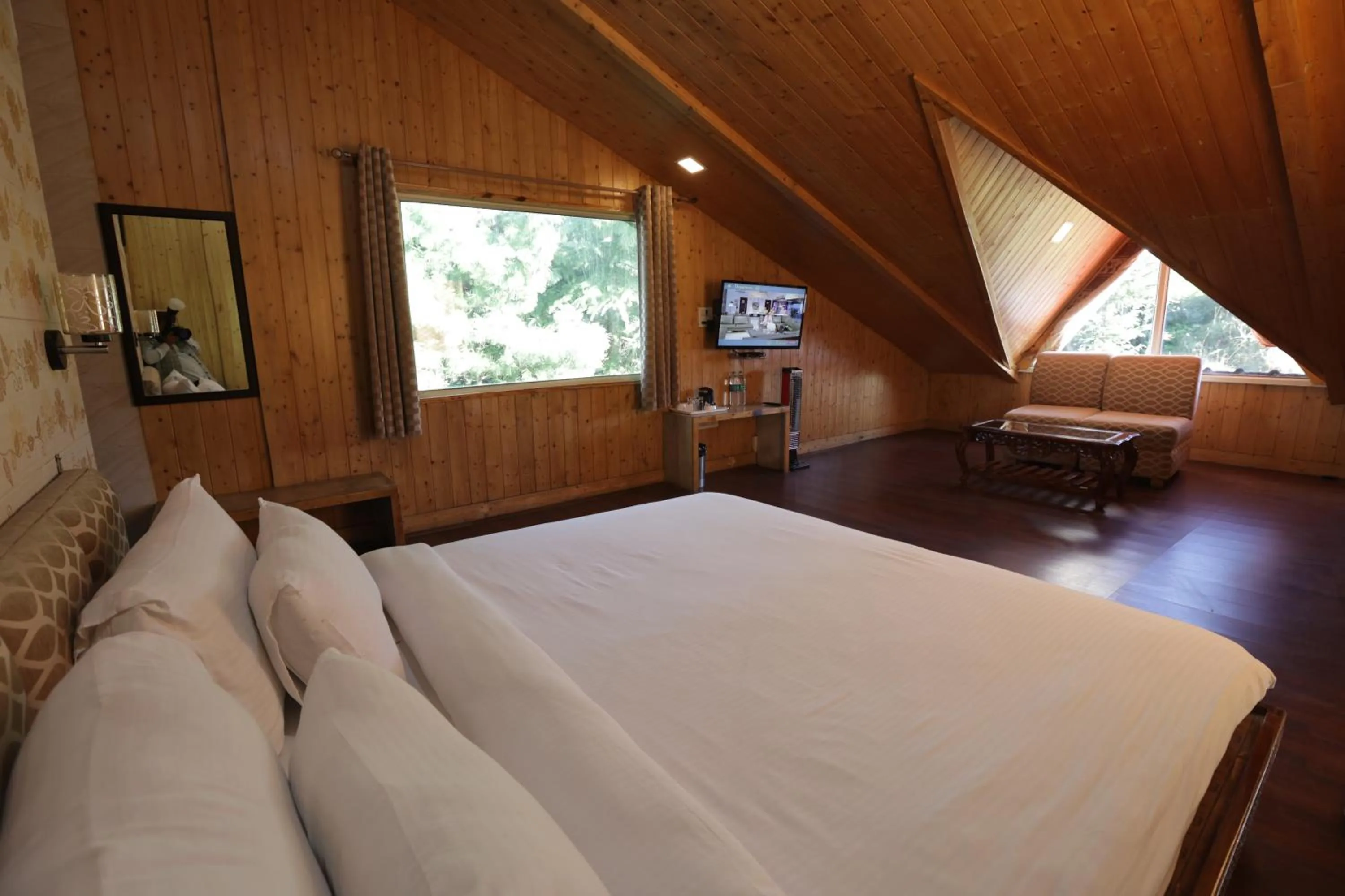 Bedroom, Bed in KVR Clarks Inn, Kufri