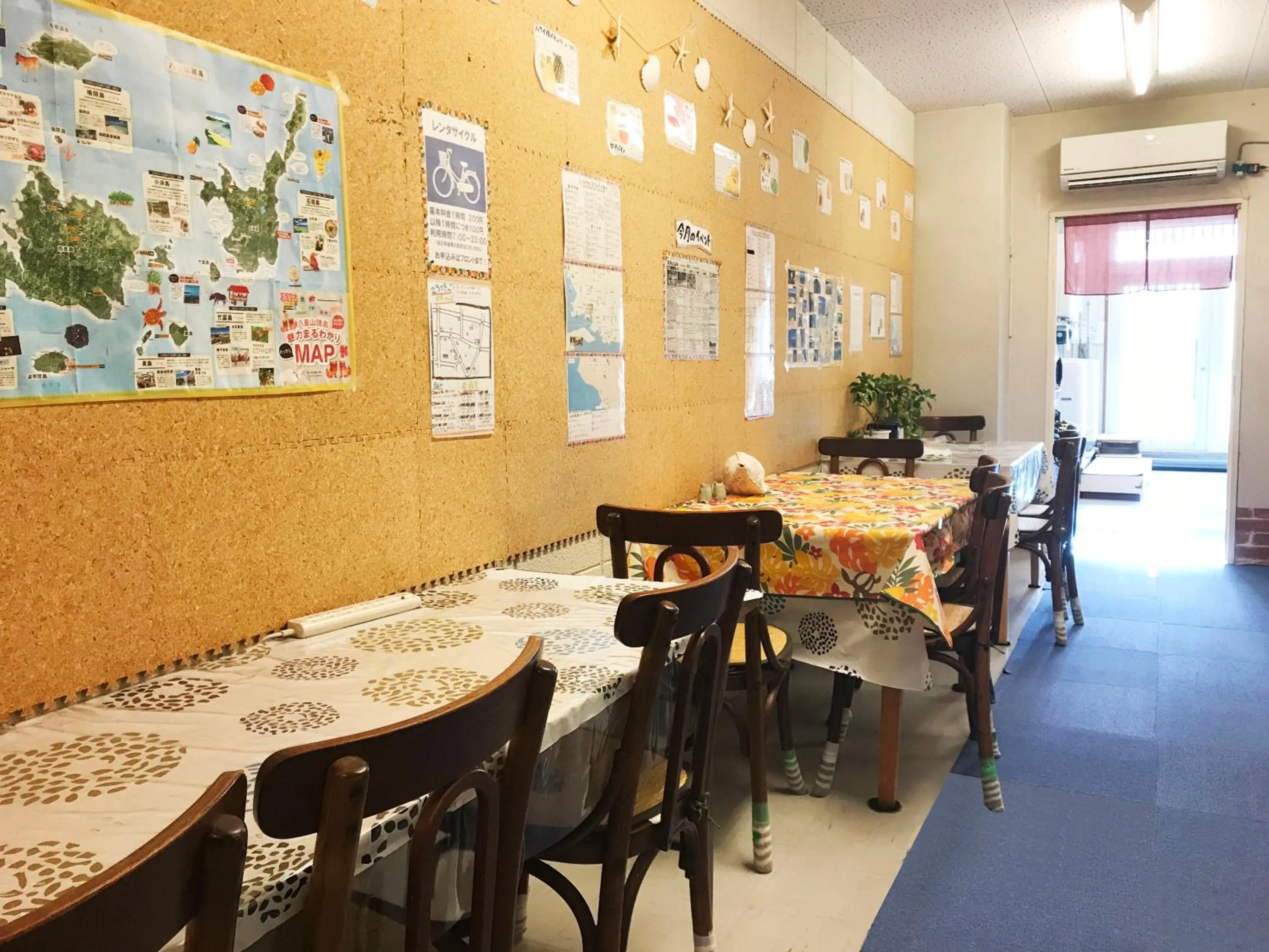 Dining area in Guesthouse Churayado Ishigakijima