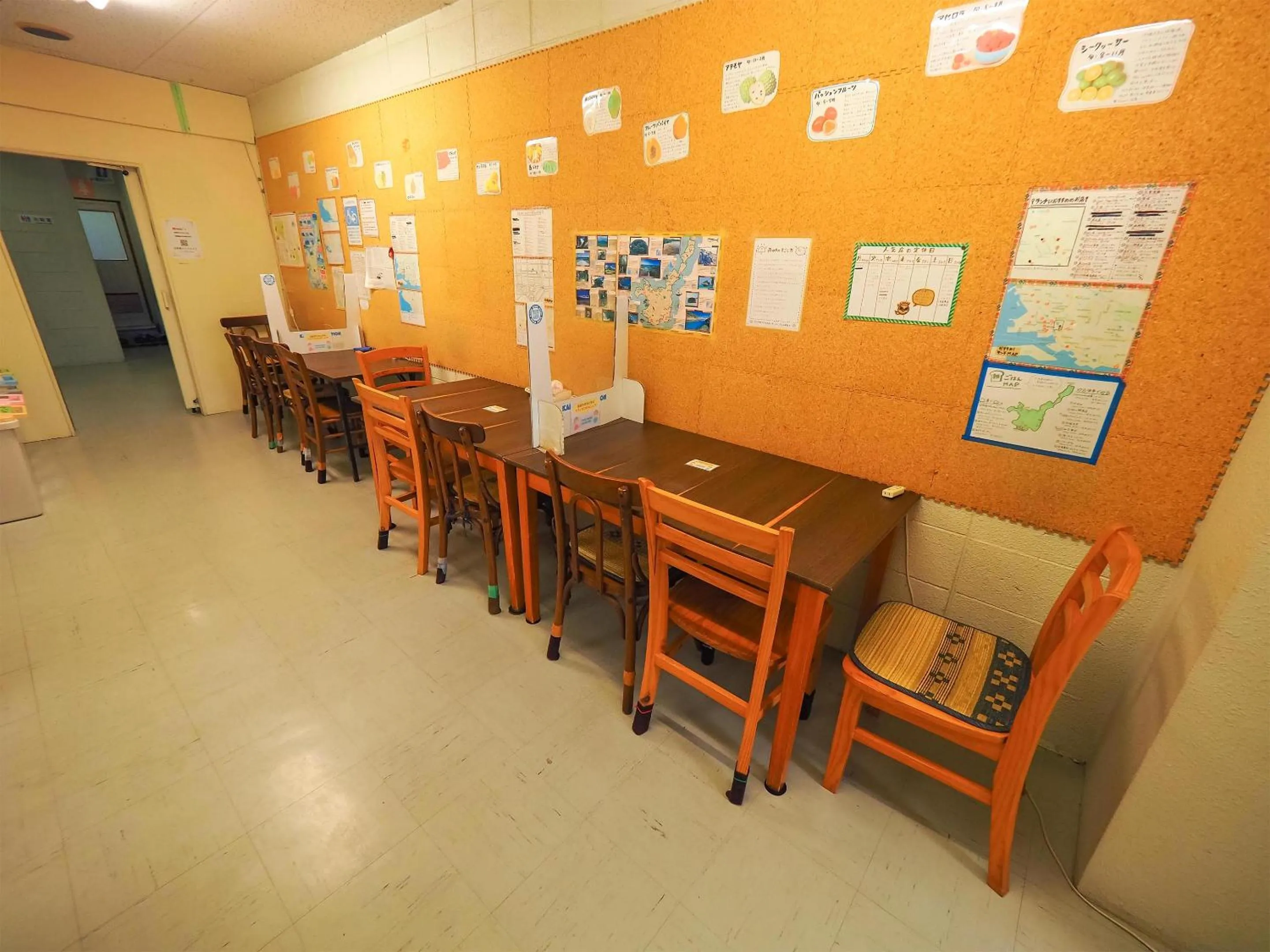 Dining area in Guesthouse Churayado Ishigakijima
