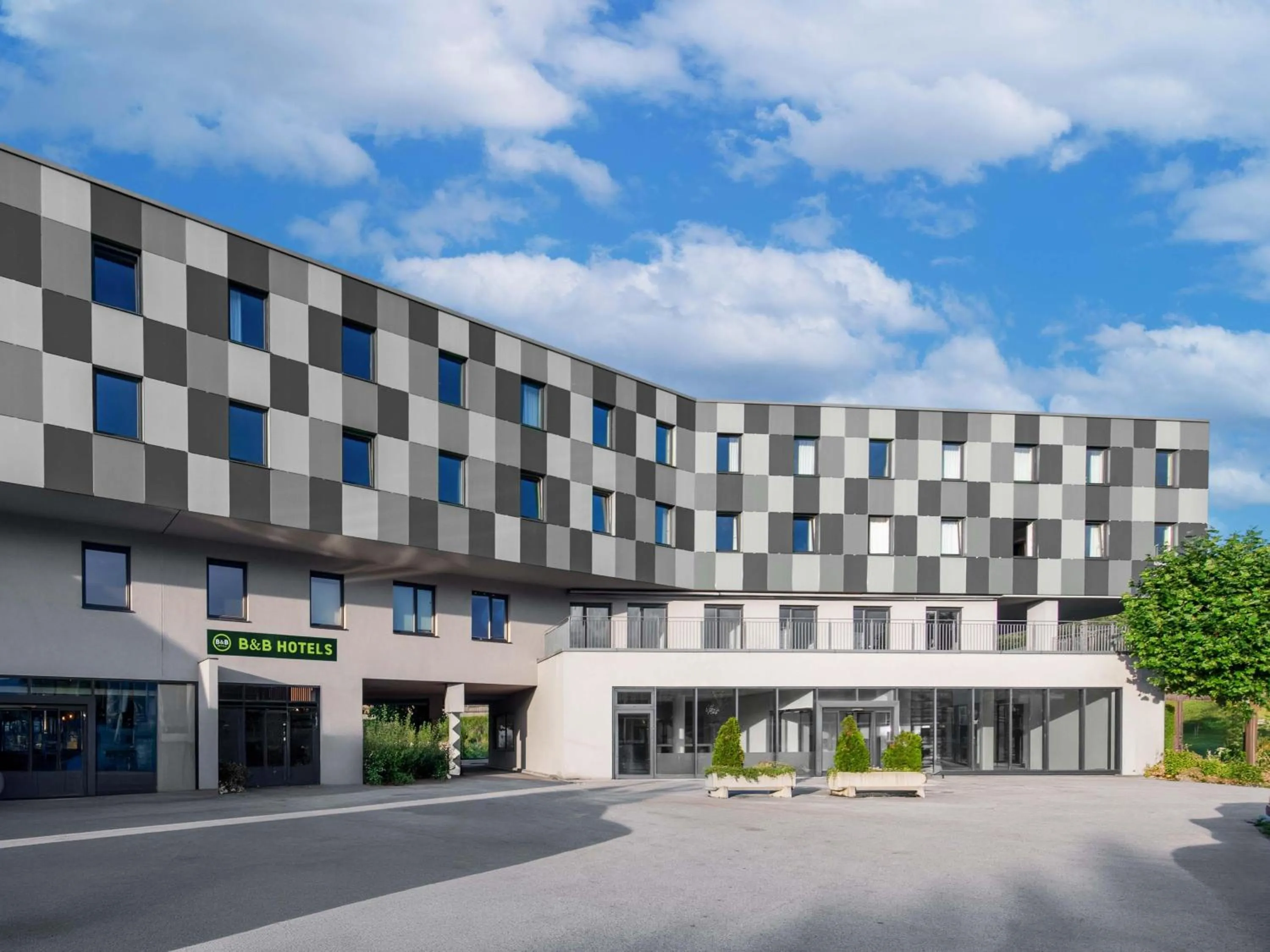 Property building in B&B HOTEL Salzburg-Süd