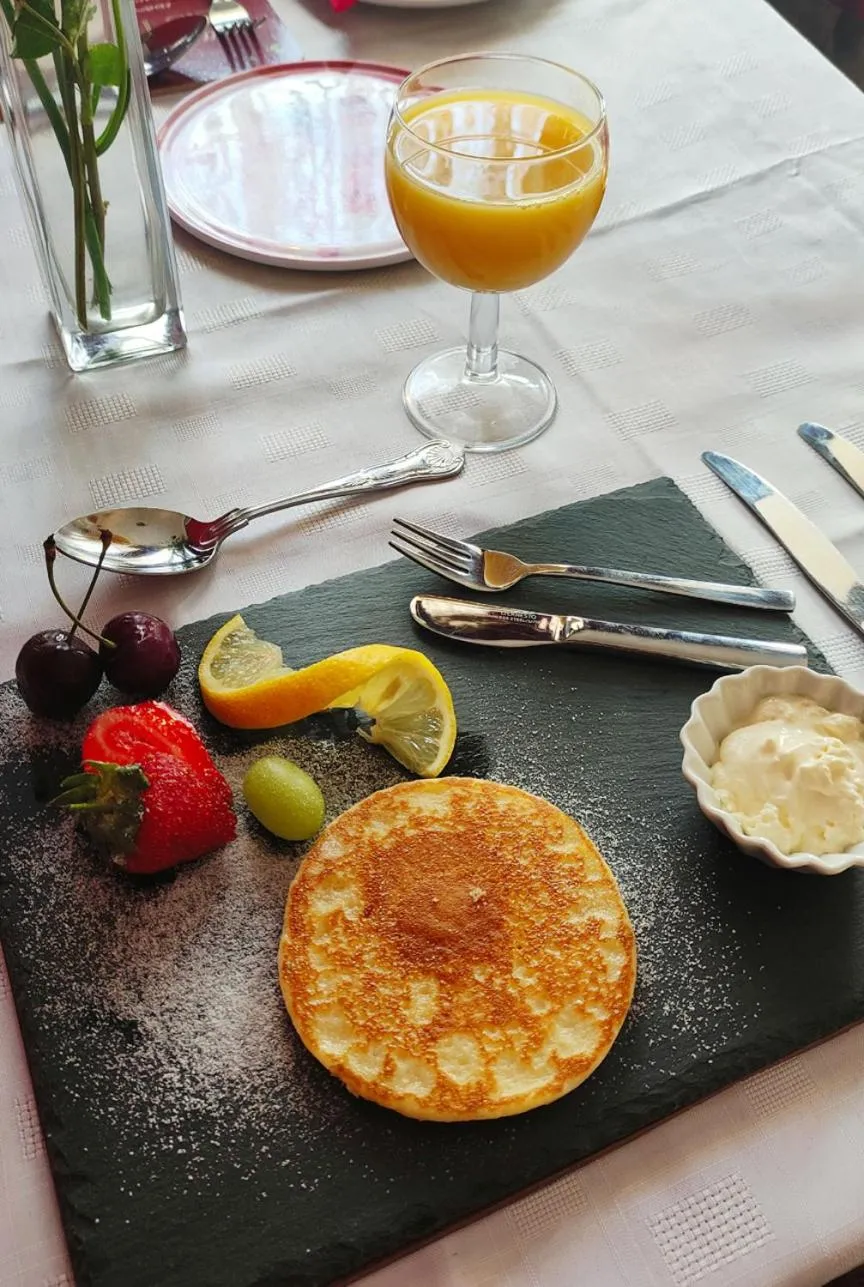 Breakfast in Inishross House
