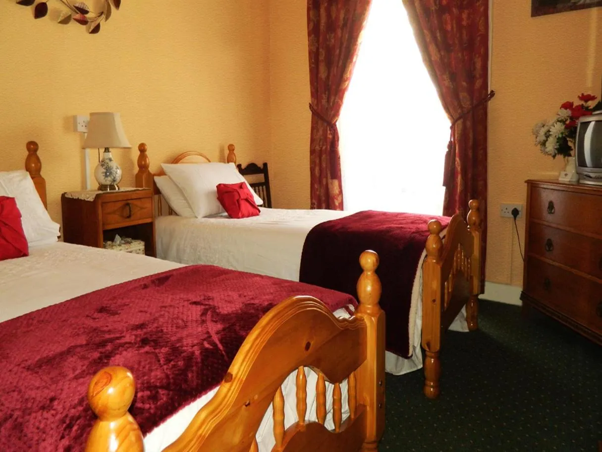 Photo of the whole room, Bed in Inishross House