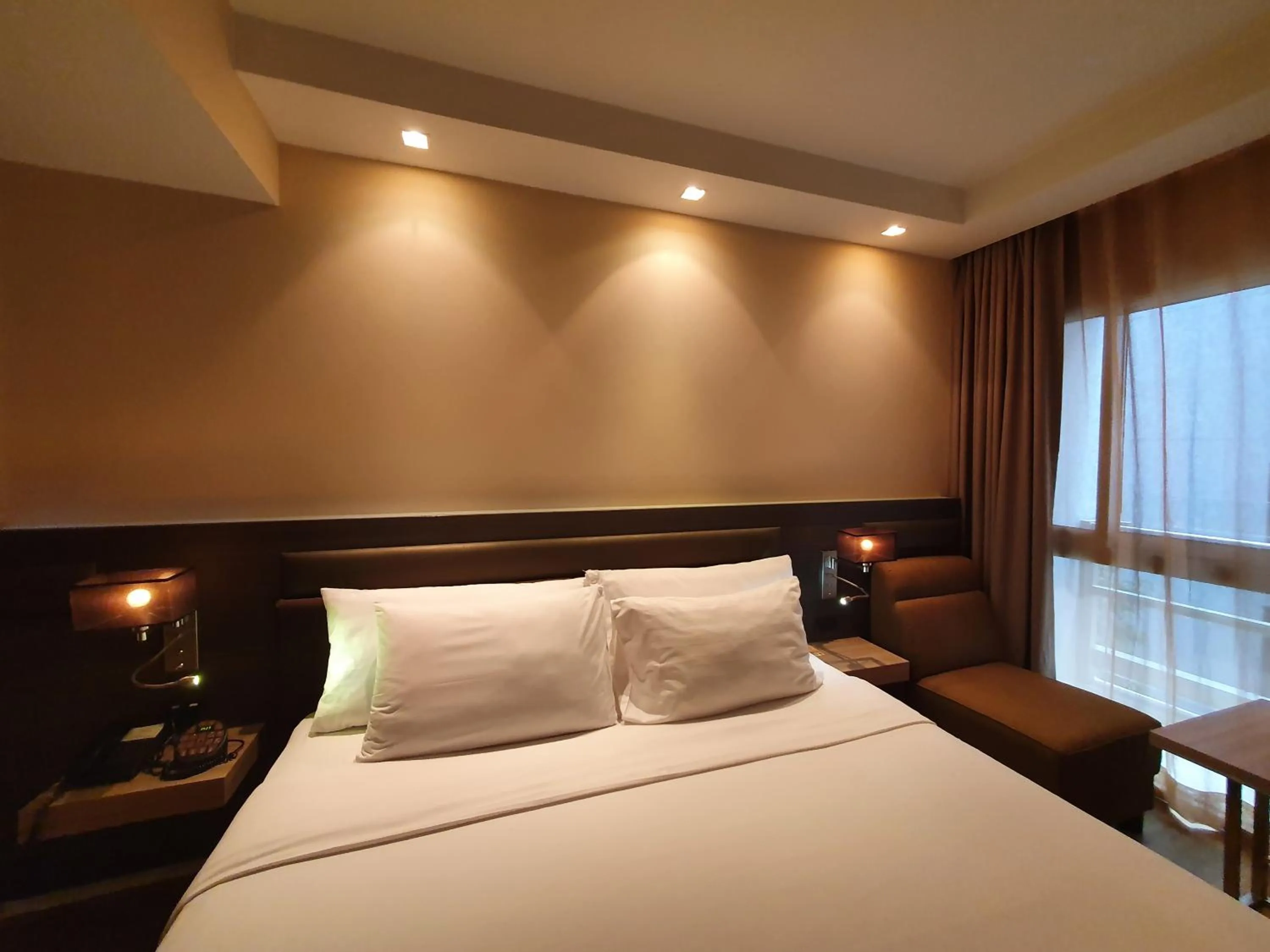 Bed in Amora NeoLuxe Suites Hotel