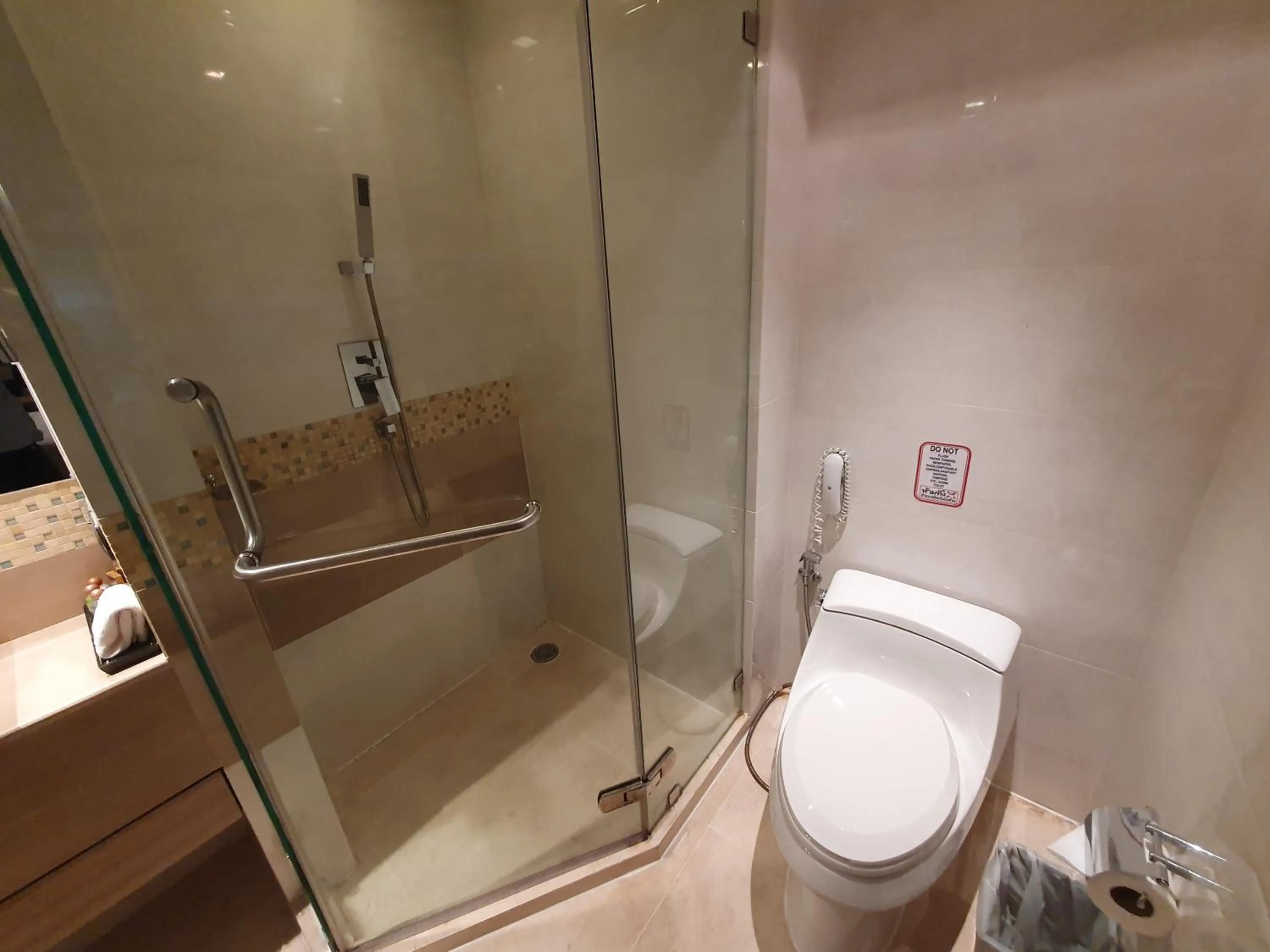 Shower in Amora NeoLuxe Suites Hotel