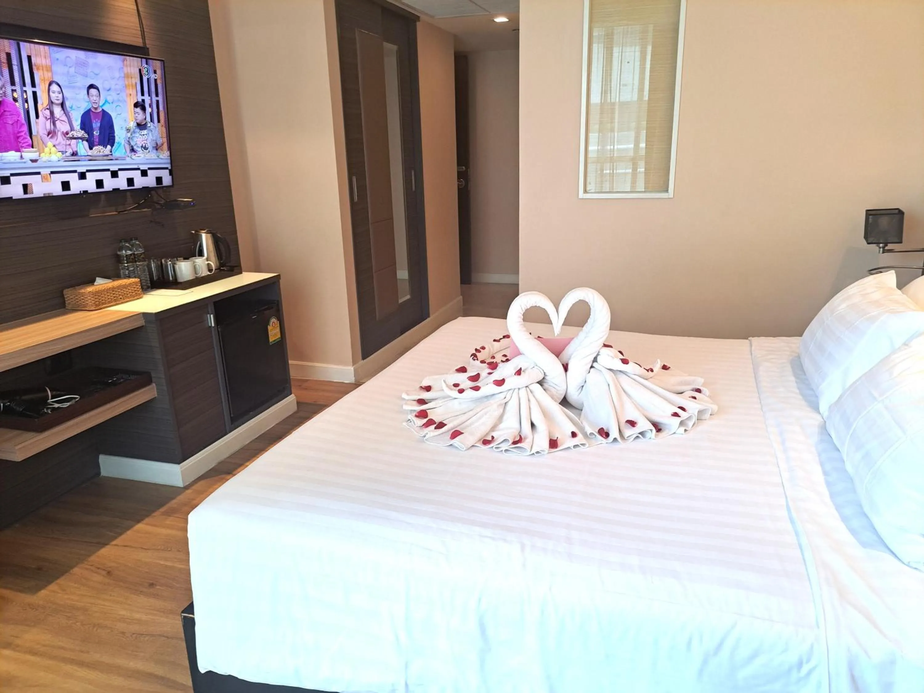Property building, Bed in Amora NeoLuxe Suites Hotel