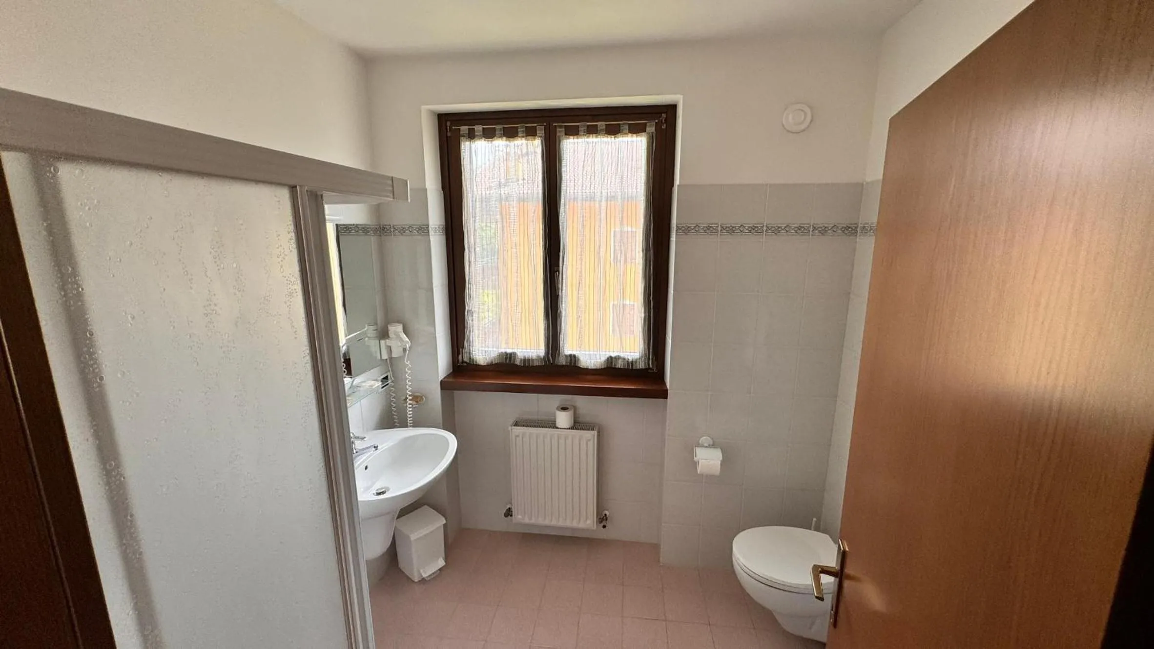 Toilet in Albergo Stella Alpina