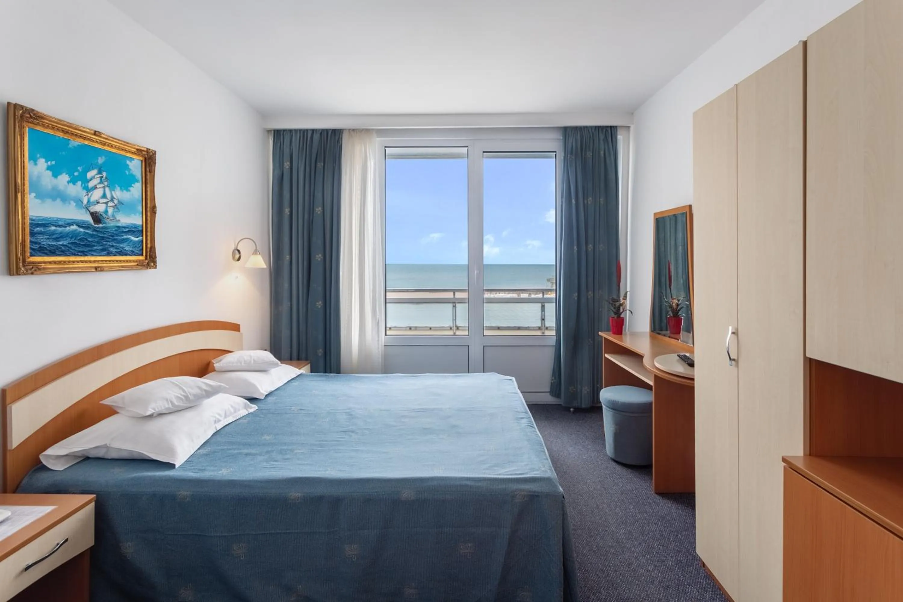 Bedroom, Bed in Hotel Sirena Saturn All Inclusive