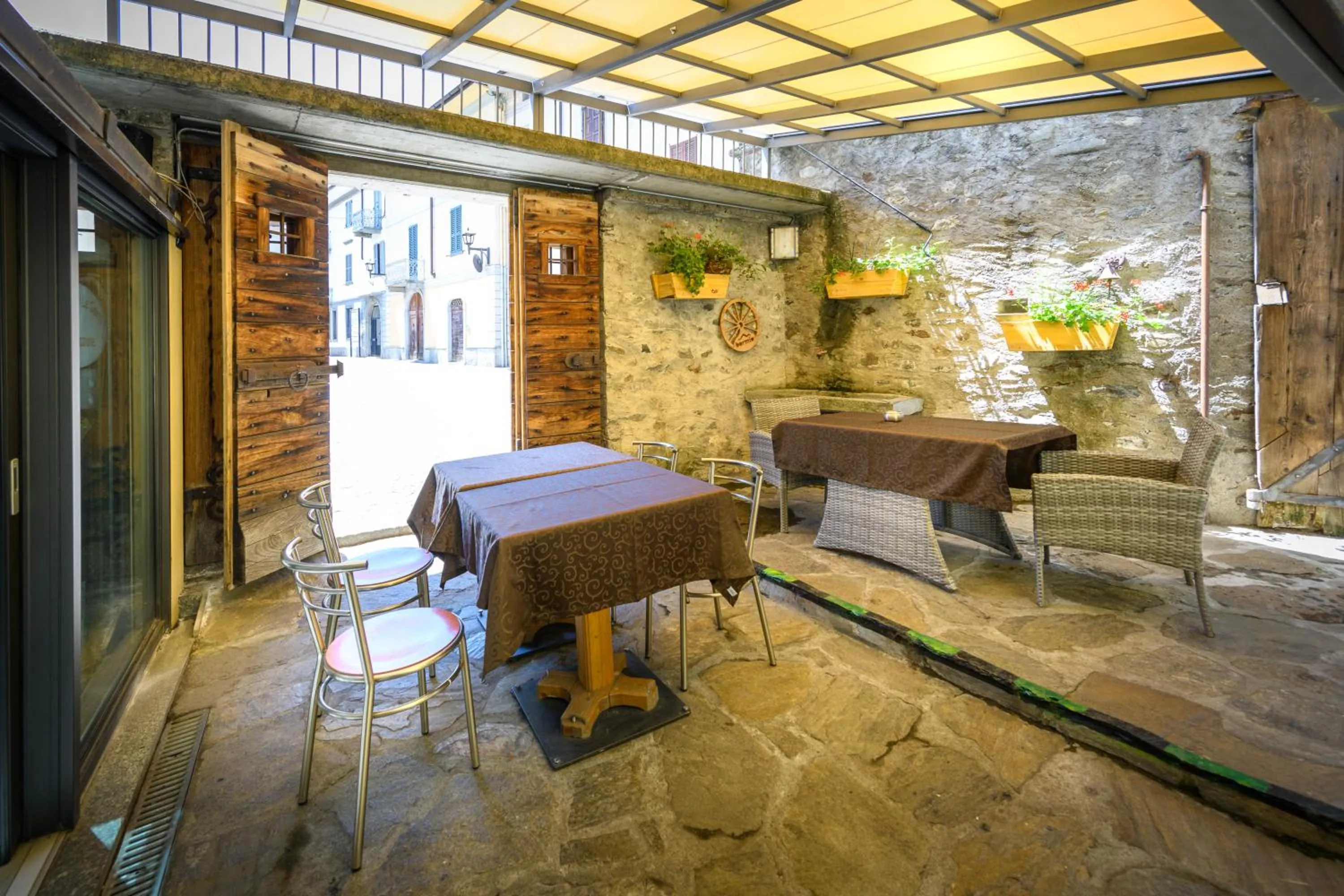 Inner courtyard view in Hotel Garni Le Corti
