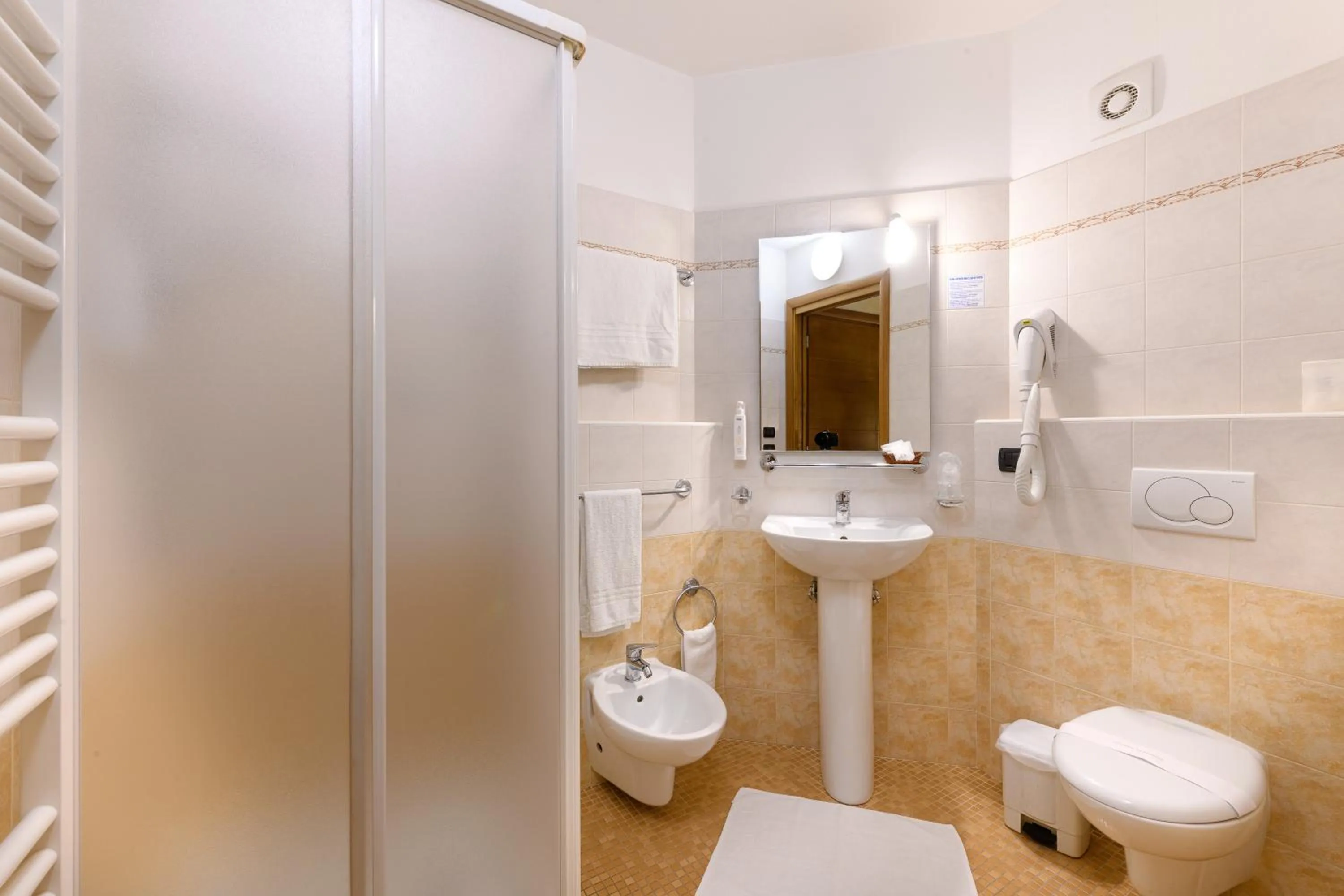 Bathroom in Hotel Garni Le Corti