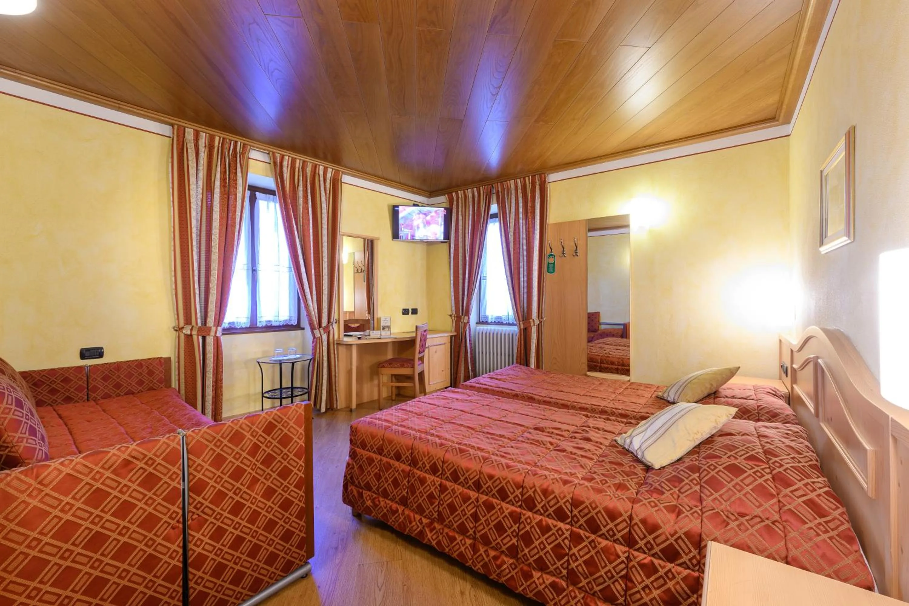 Photo of the whole room, Bed in Hotel Garni Le Corti
