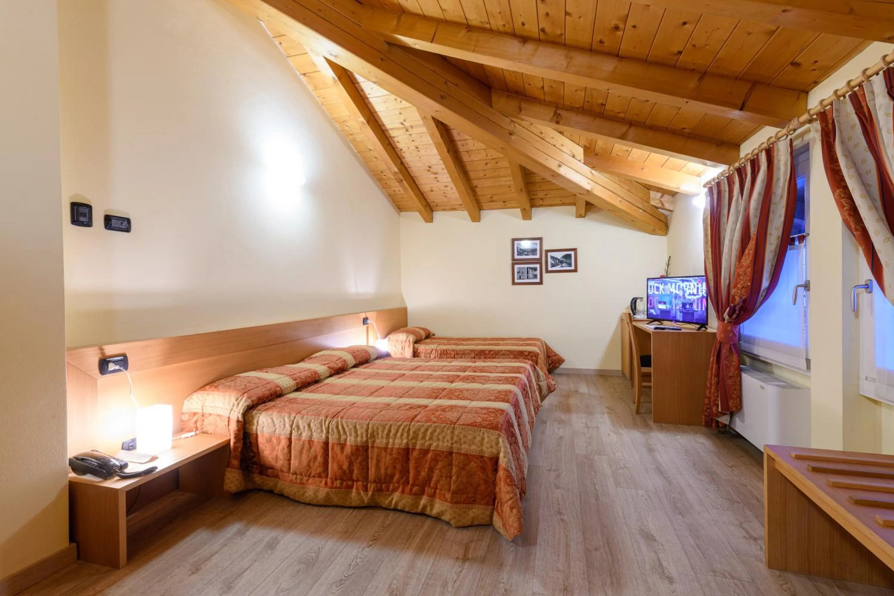 Photo of the whole room, Bed in Hotel Garni Le Corti