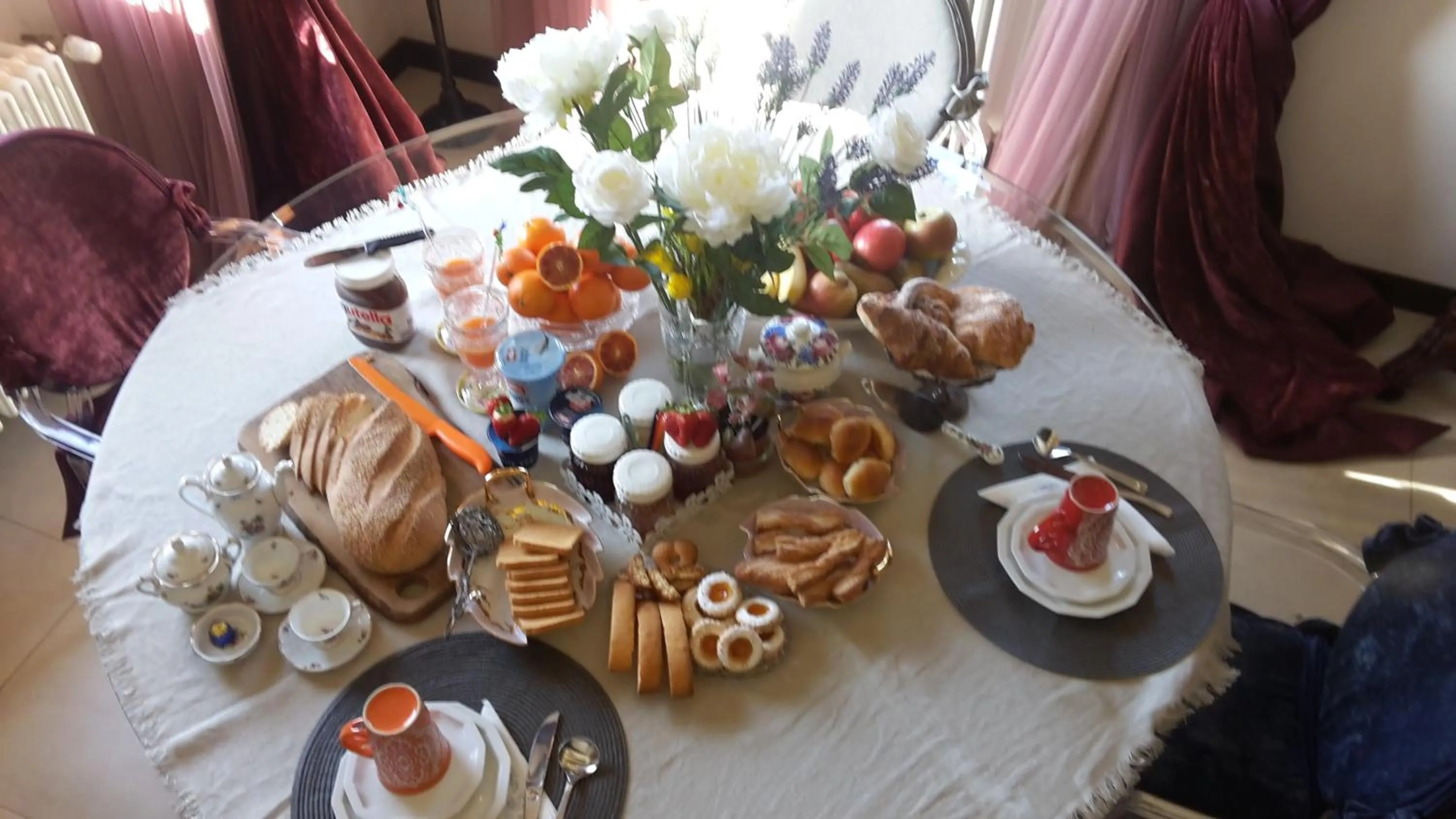 Continental breakfast in B&B L'Orologio