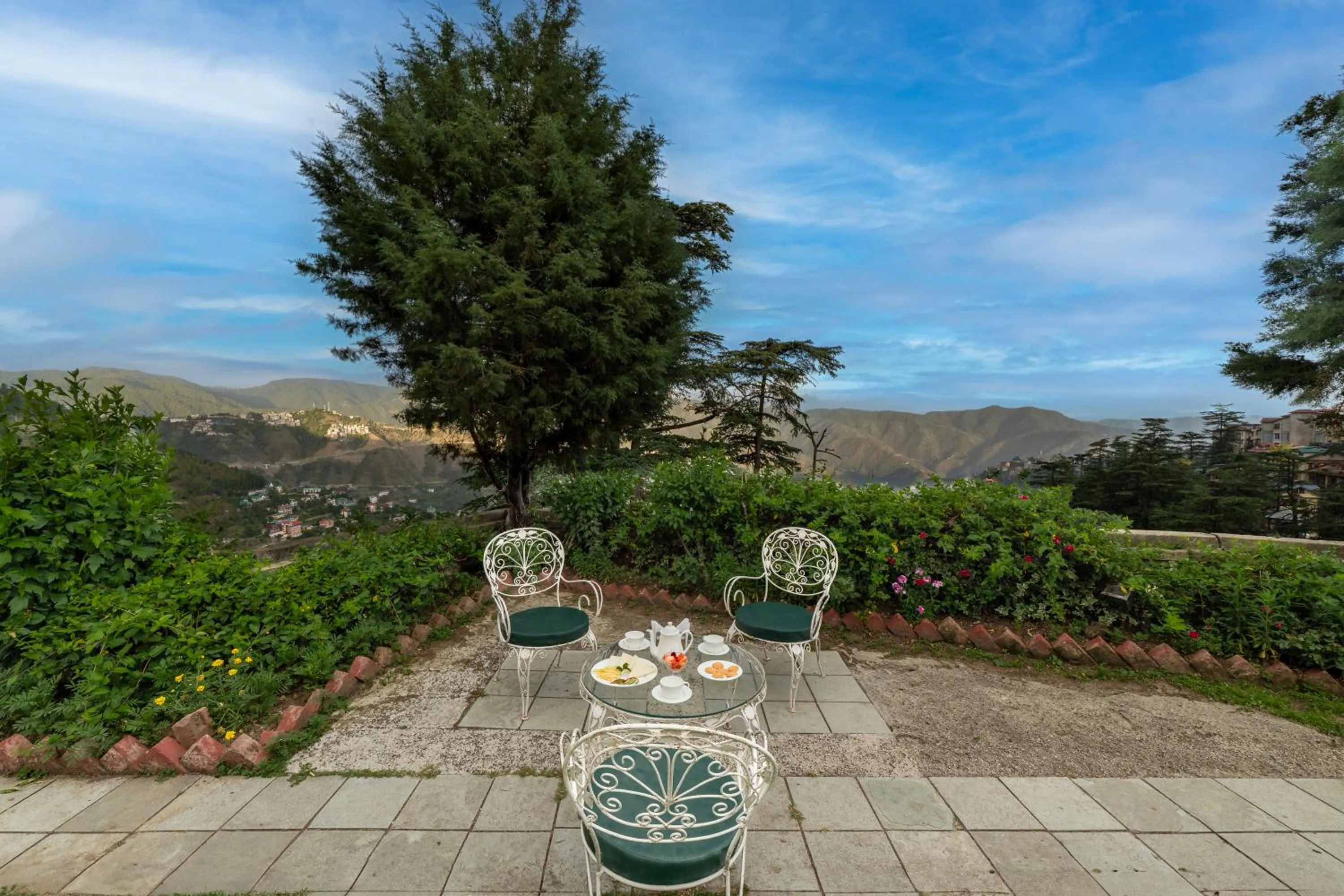 Garden in Springfields - A Heritage Palace Since 1902