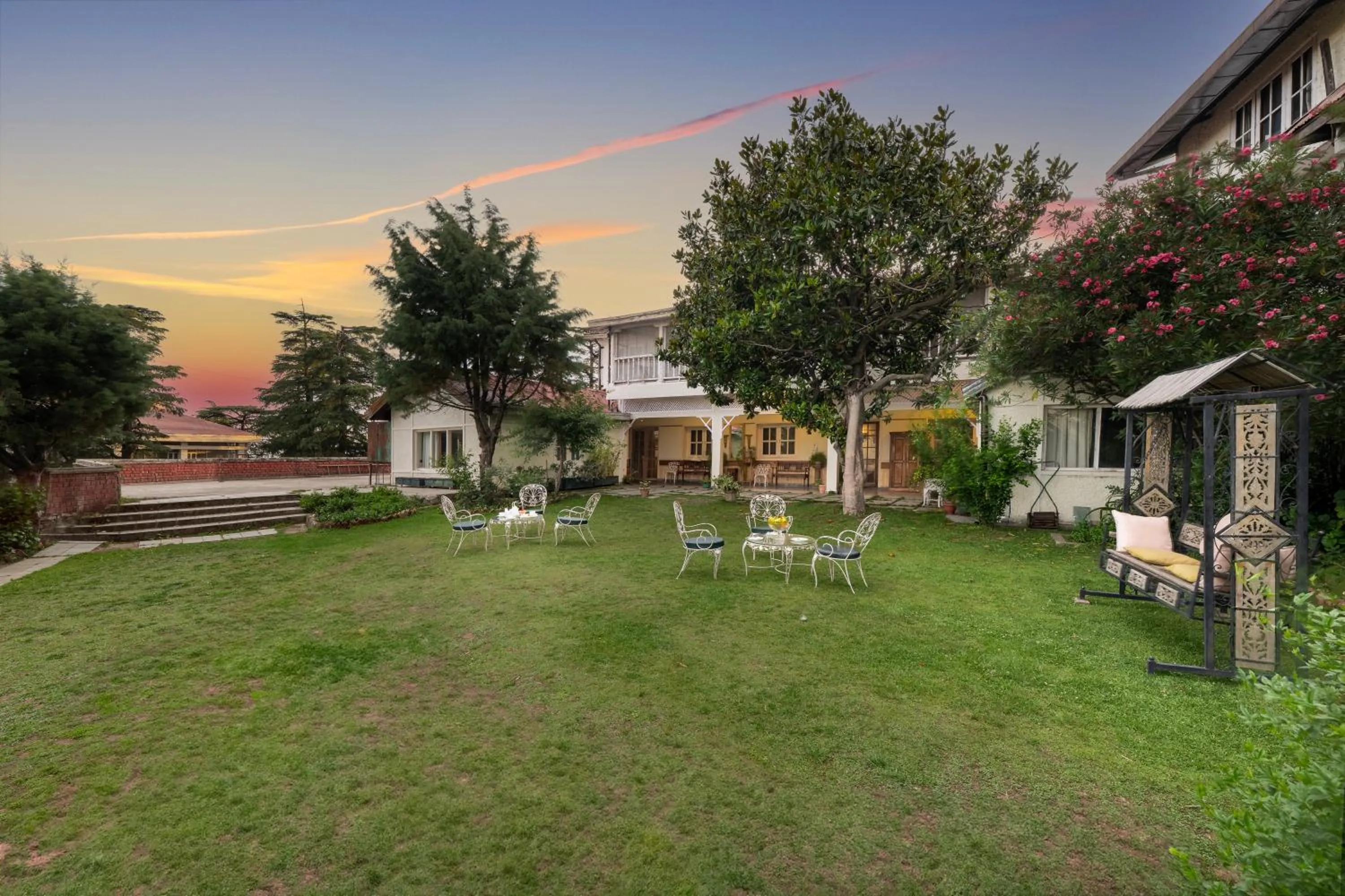 Garden in Springfields - A Heritage Palace Since 1902