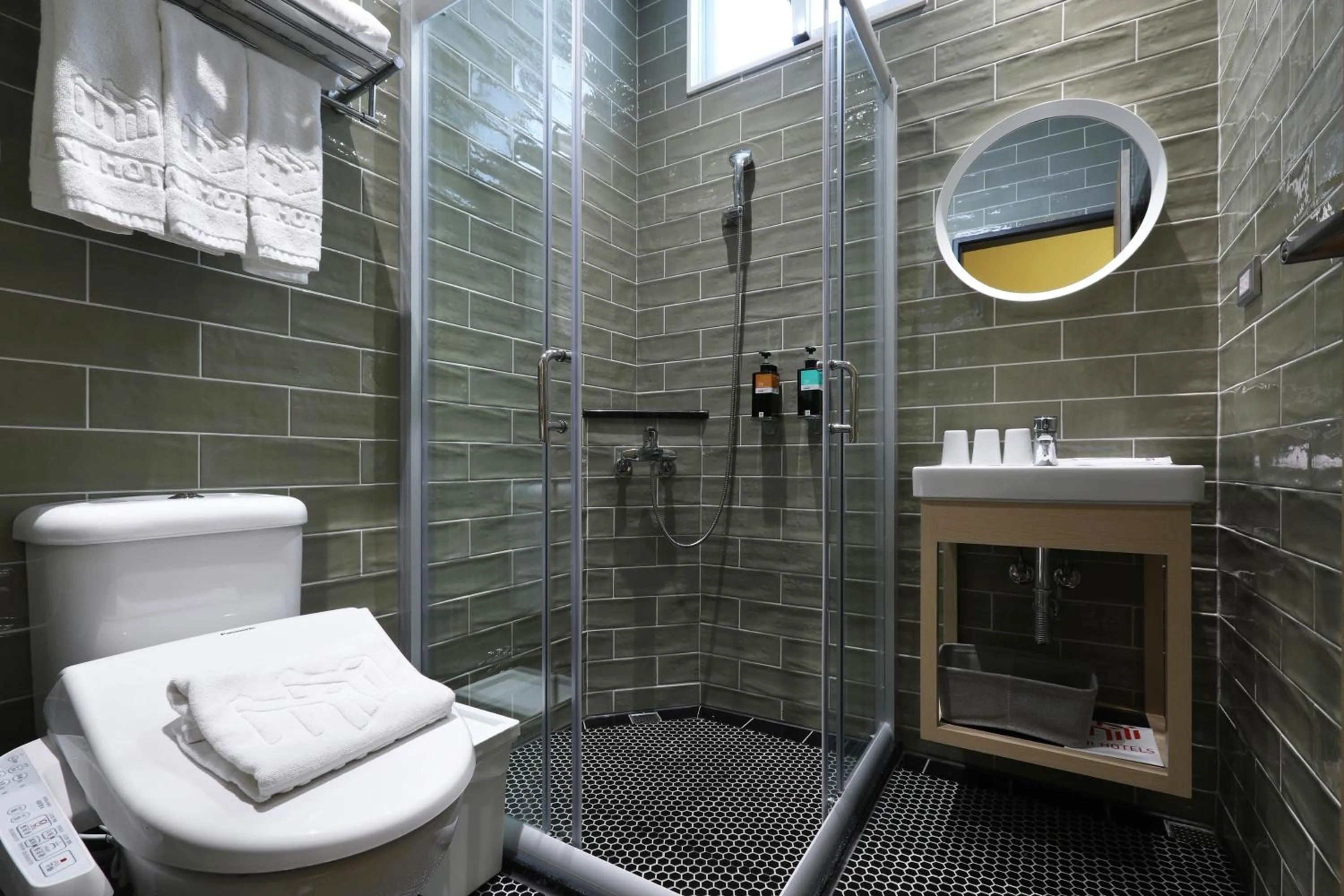 Shower in MINI HOTELS (Taichung Station Branch)