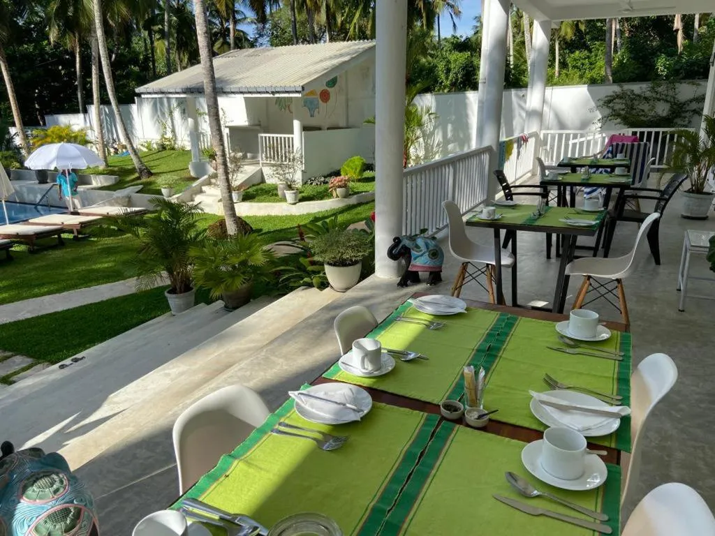 Breakfast in Plantation House