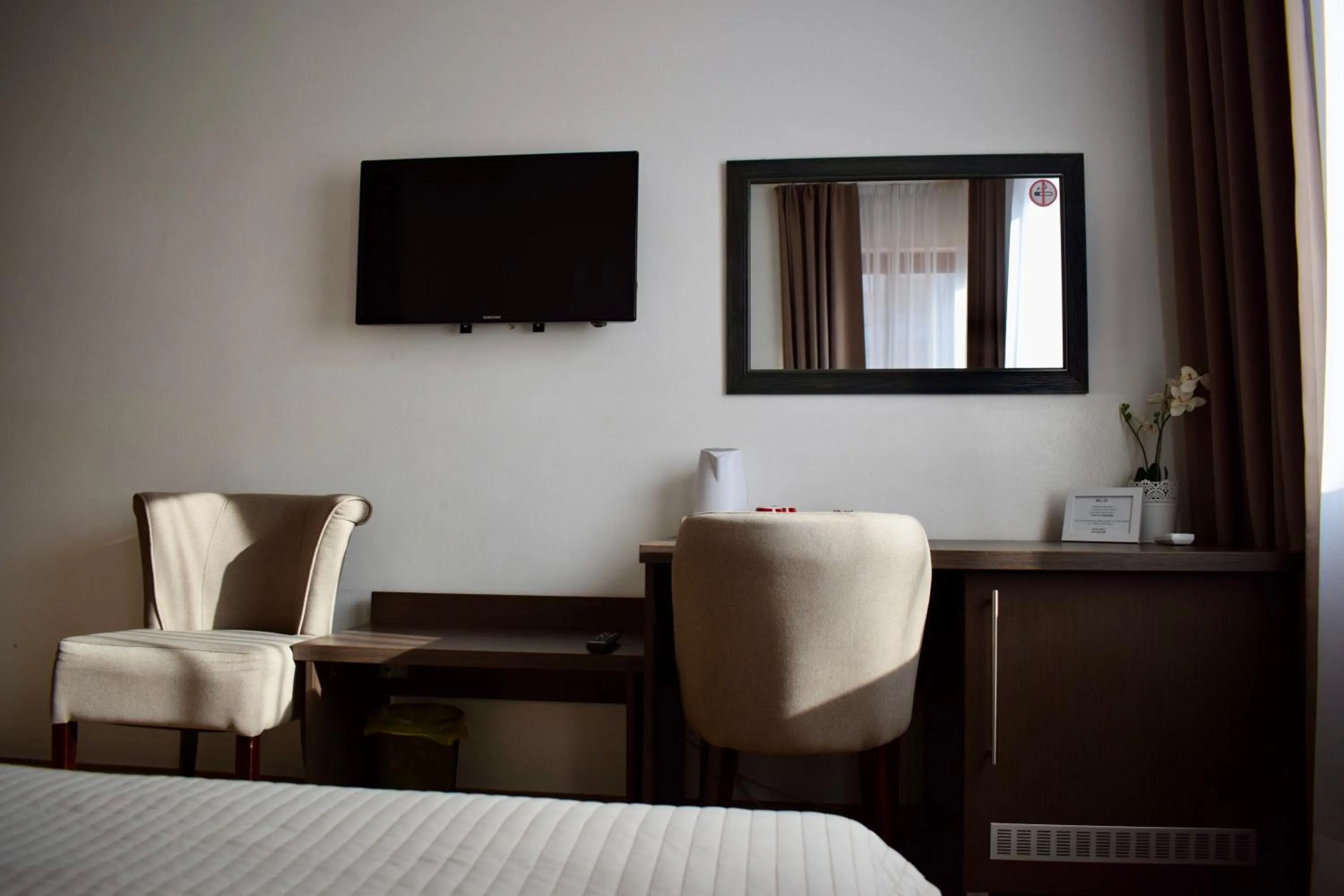 Day, Bed in Hotel Divan