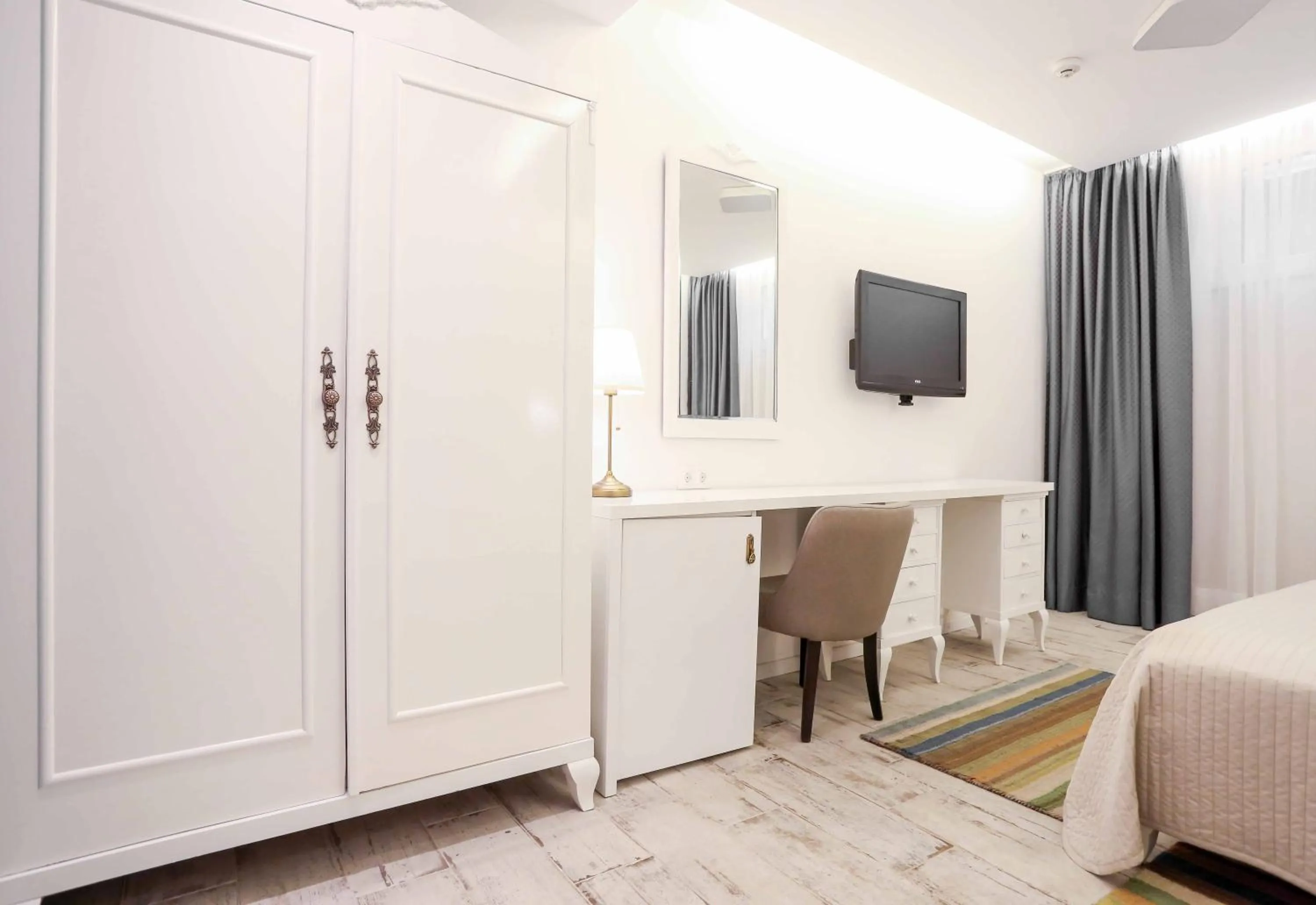 Photo of the whole room, Bed in Hotel Divan