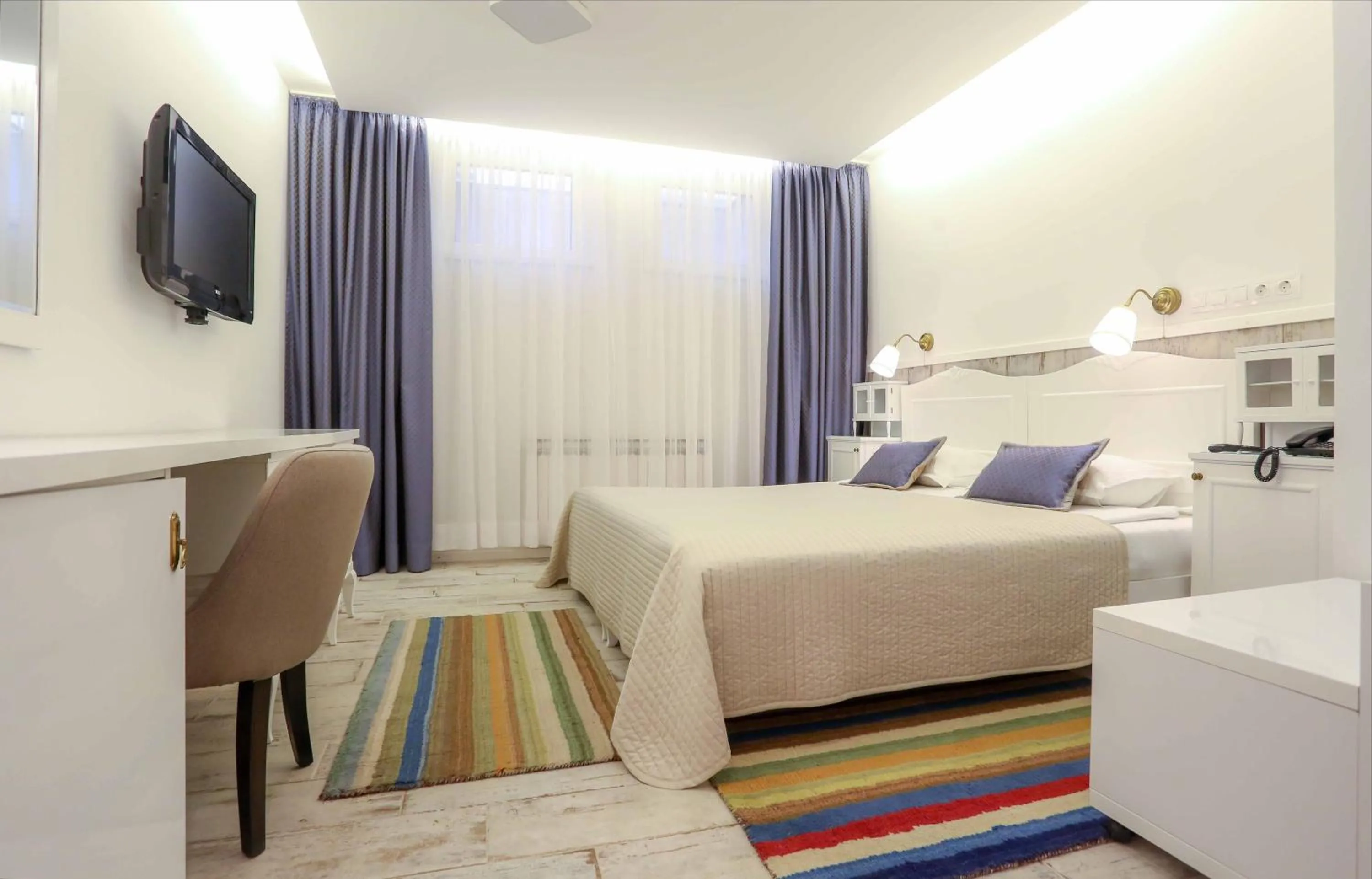 Photo of the whole room, Bed in Hotel Divan