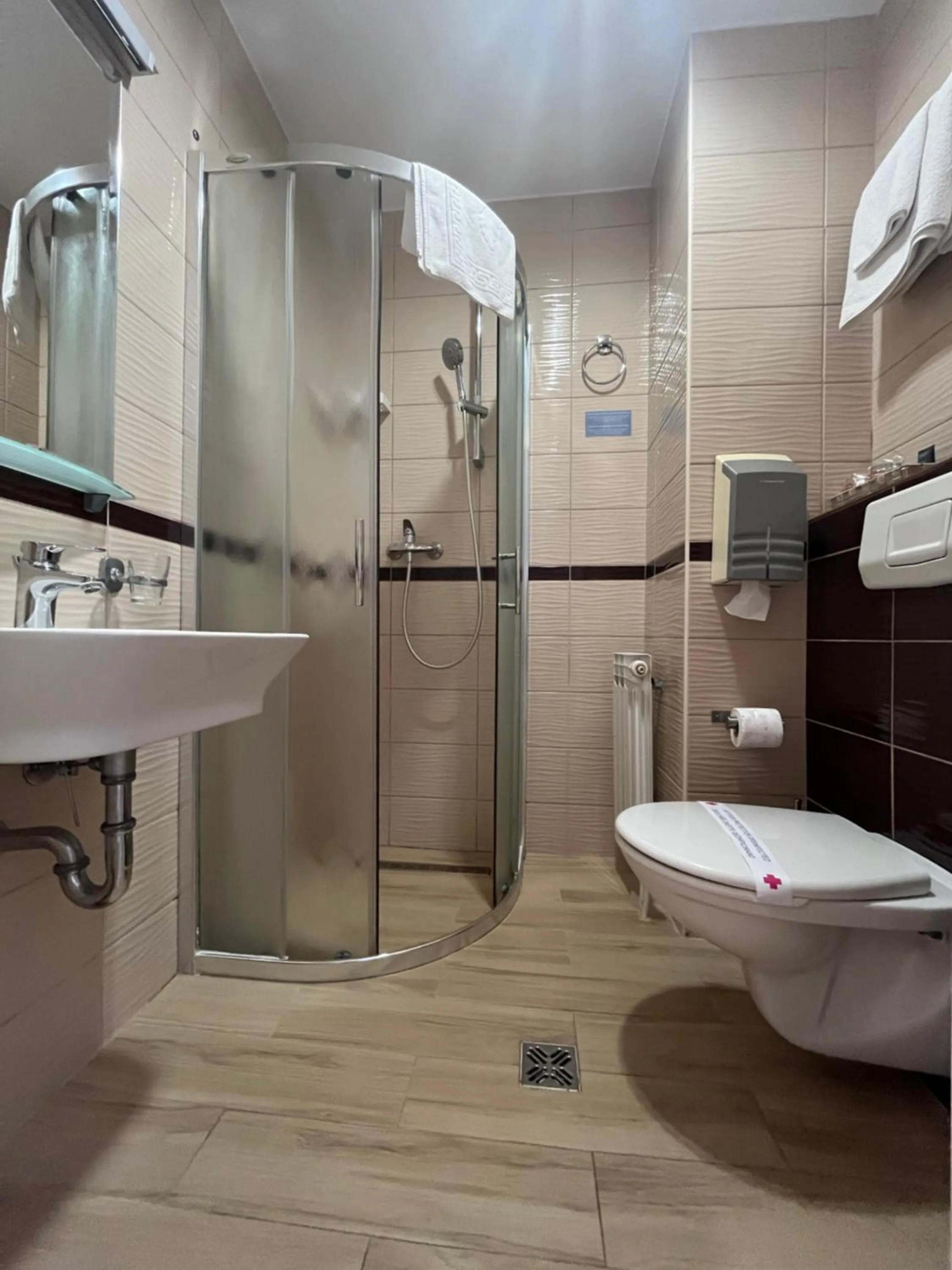 Shower in Hotel Divan