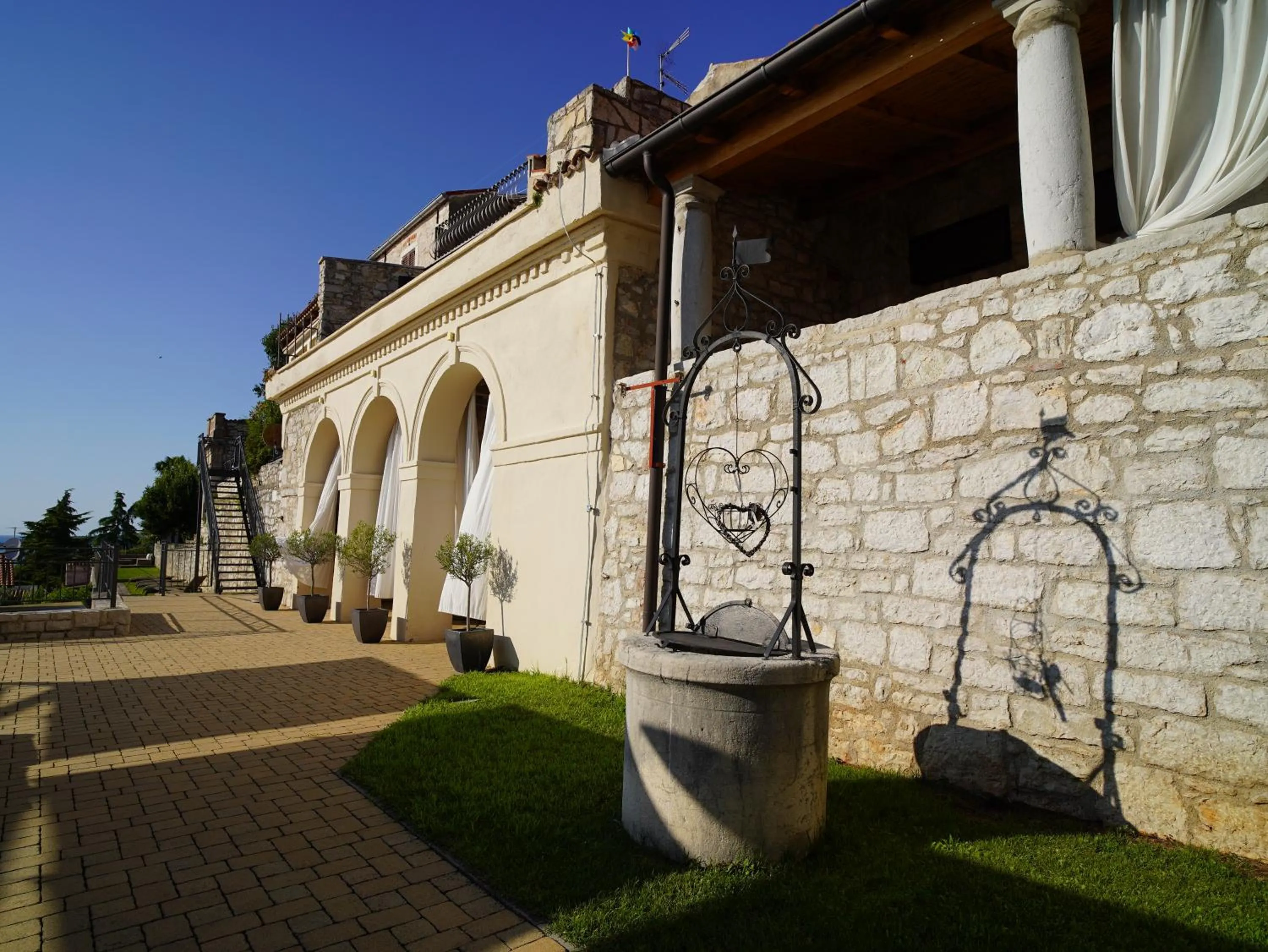 Property building in Hotel Vista