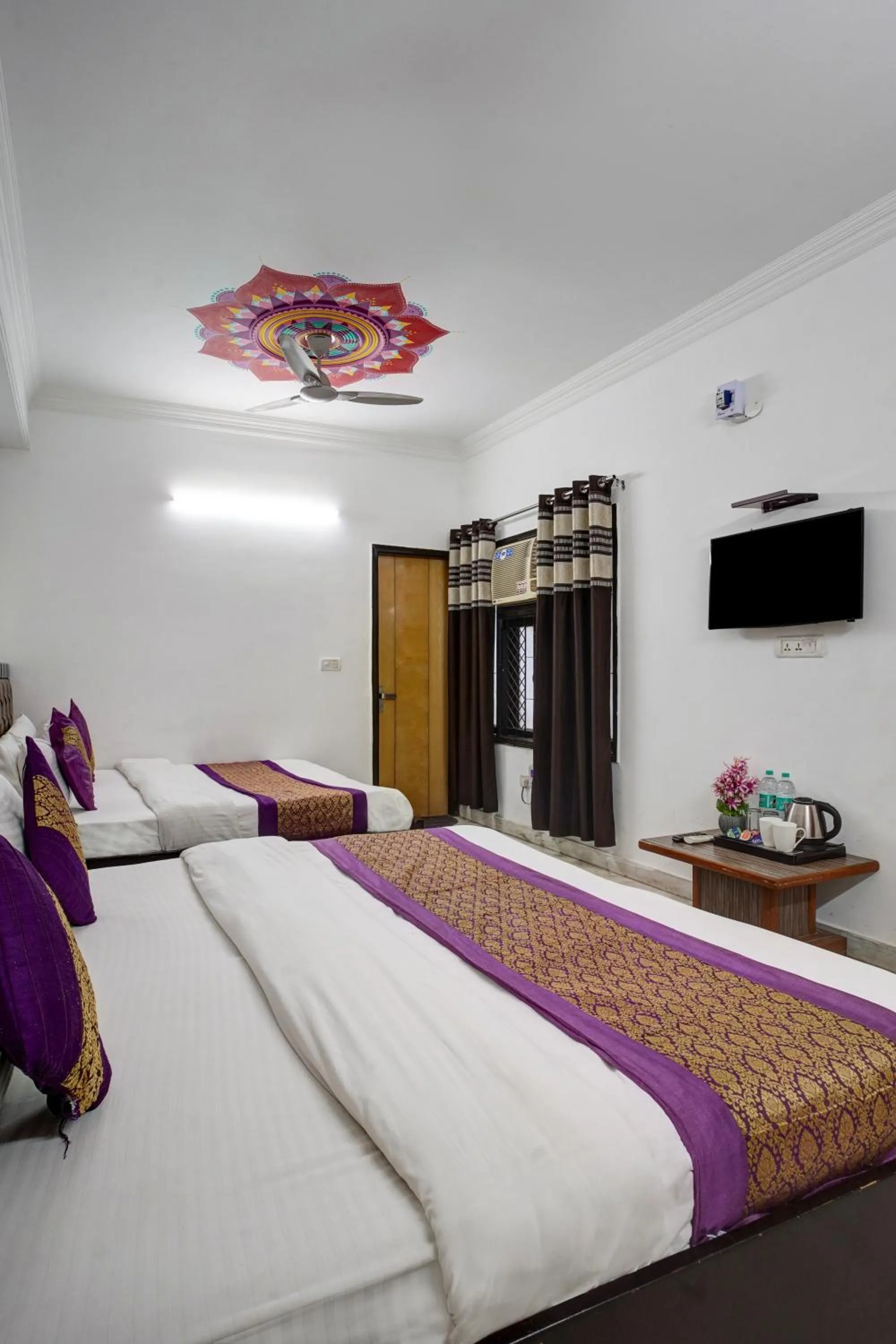 Bed in Hindustan By Backpackers Heaven - Traveller's Choice Award 2025 Best of Best Winning Hotel