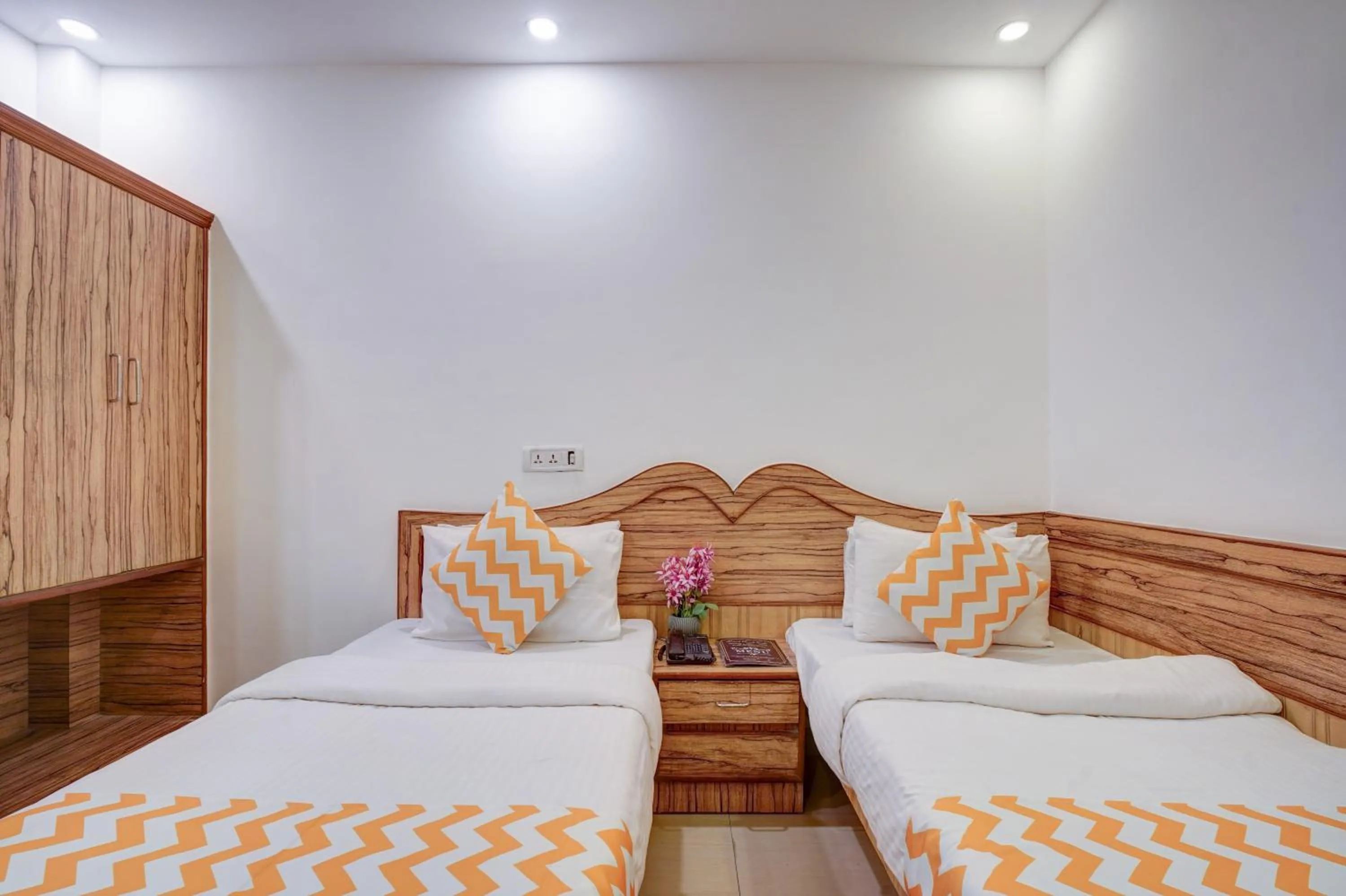 Bed in Hindustan By Backpackers Heaven - Traveller's Choice Award 2025 Best of Best Winning Hotel