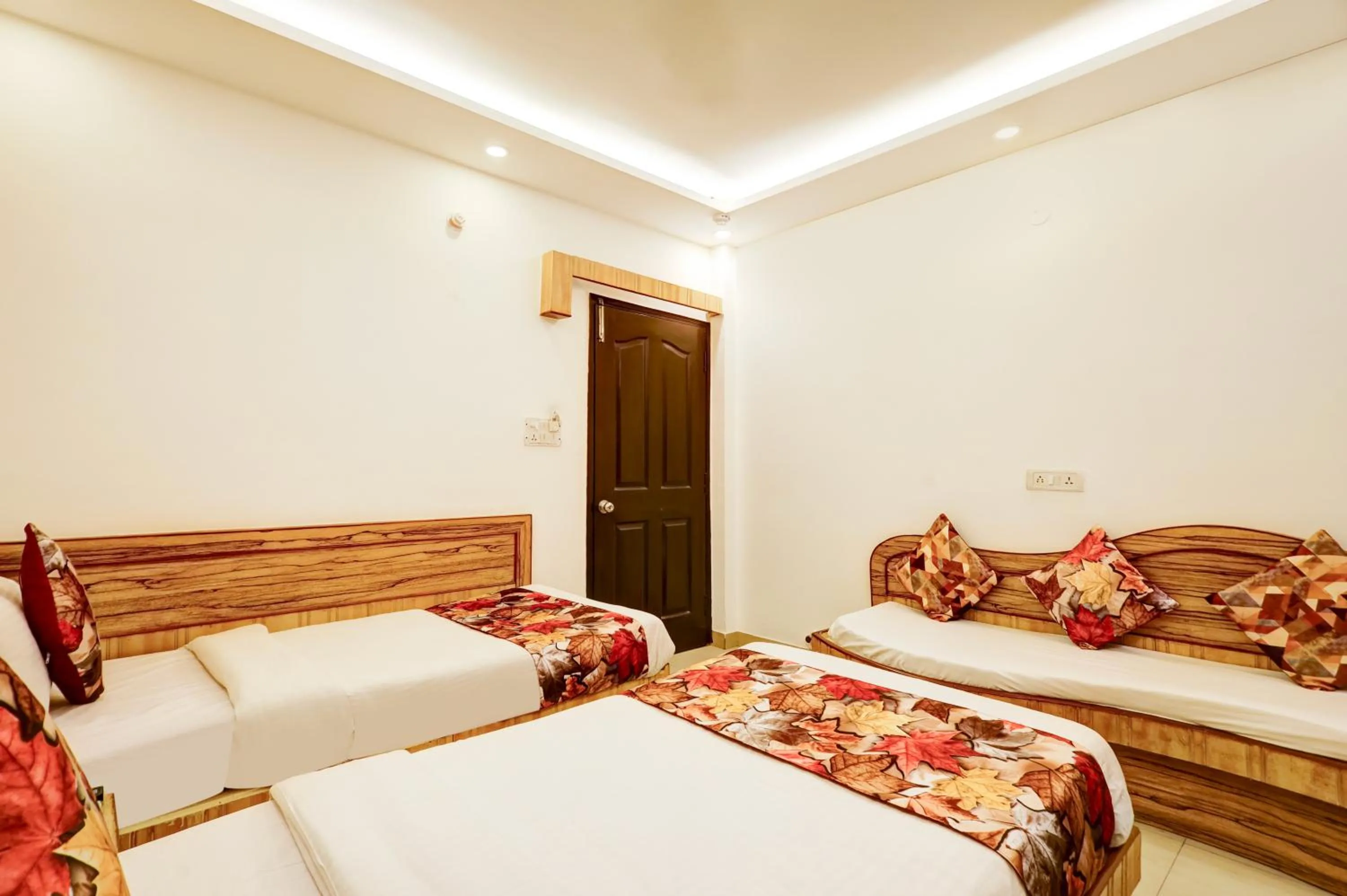 Bed in Hindustan By Backpackers Heaven - Traveller's Choice Award 2025 Best of Best Winning Hotel