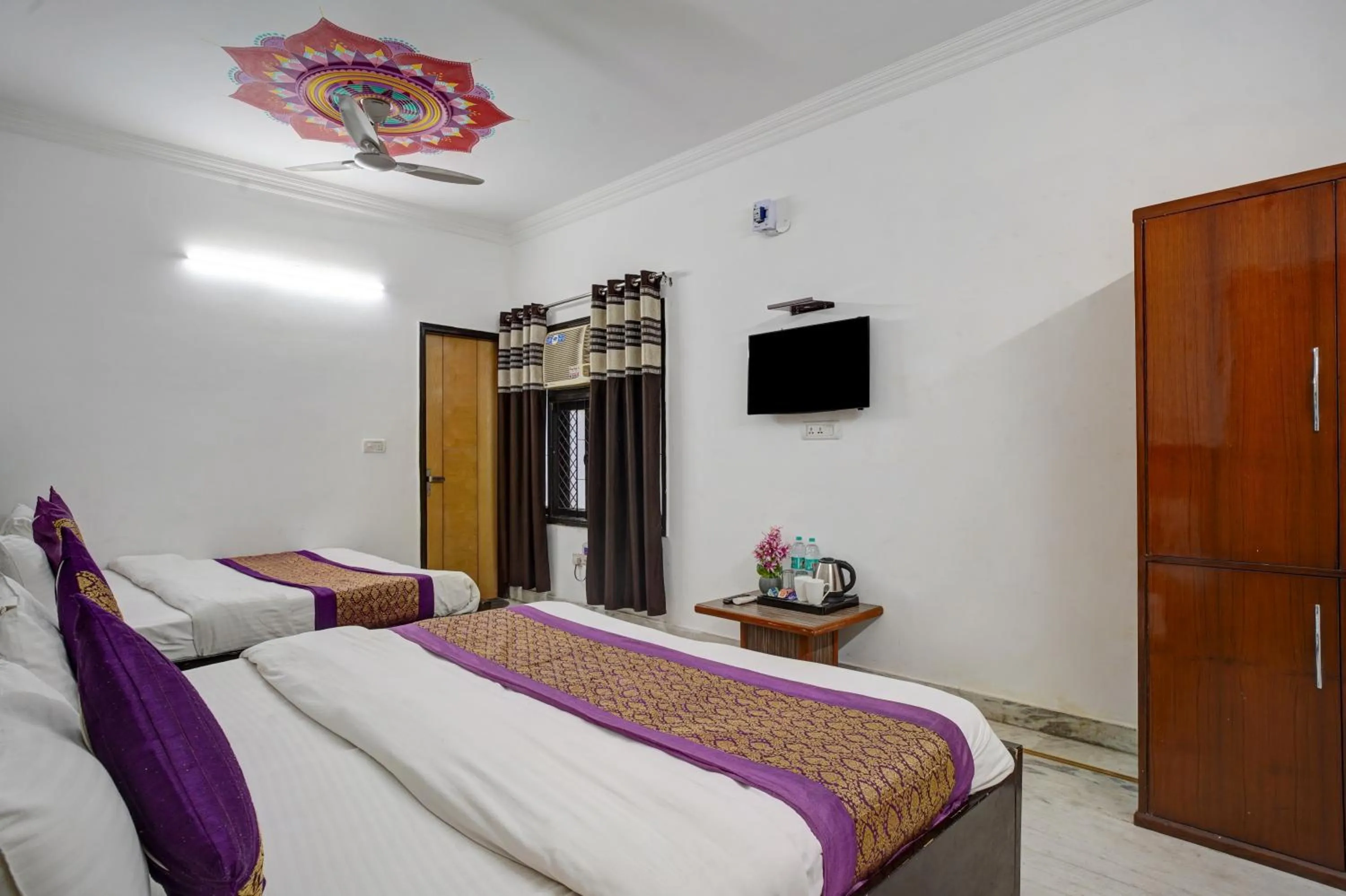 Bed in Hindustan By Backpackers Heaven - Traveller's Choice Award 2025 Best of Best Winning Hotel