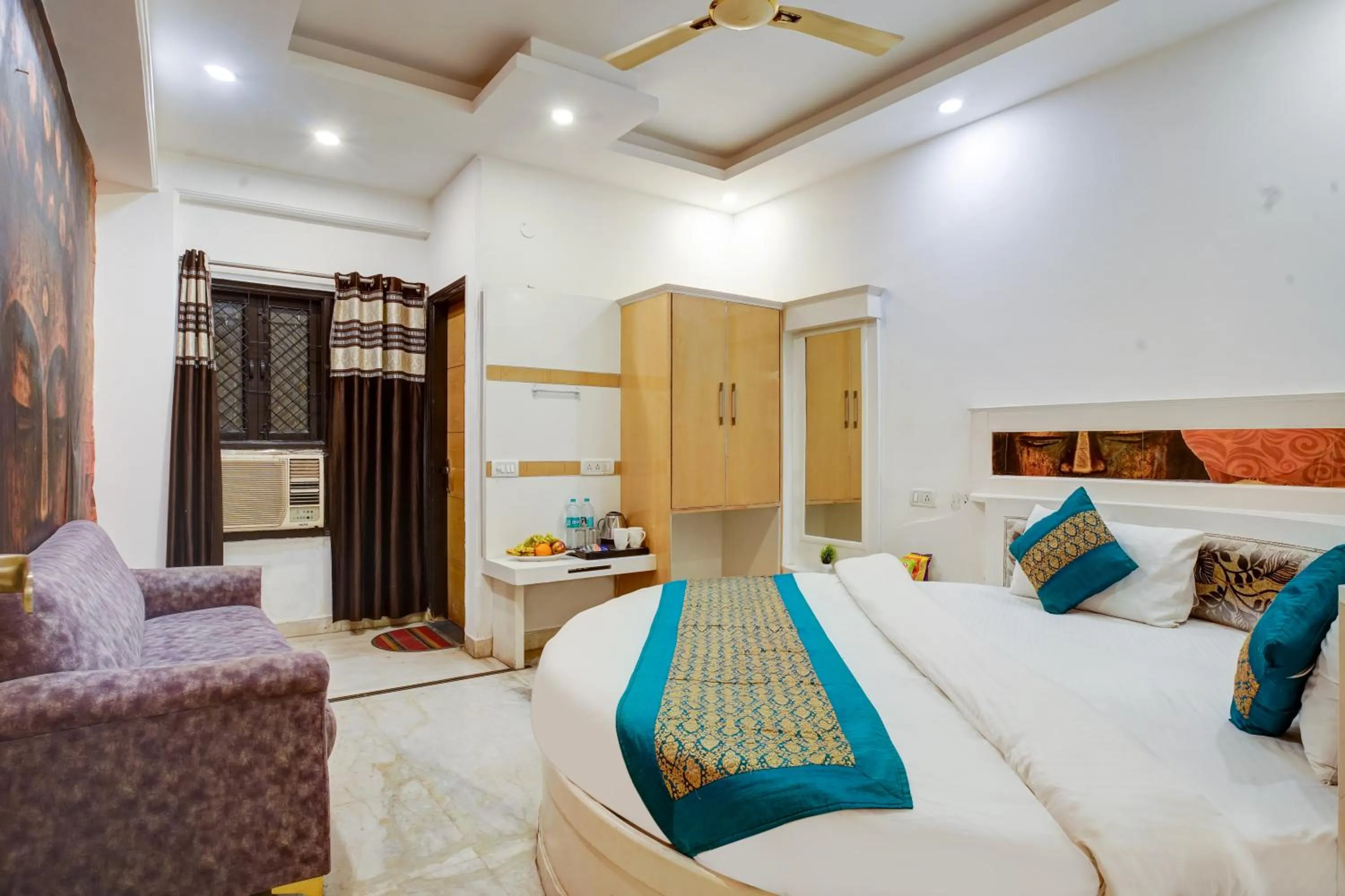 Bed in Hindustan By Backpackers Heaven - Traveller's Choice Award 2025 Best of Best Winning Hotel