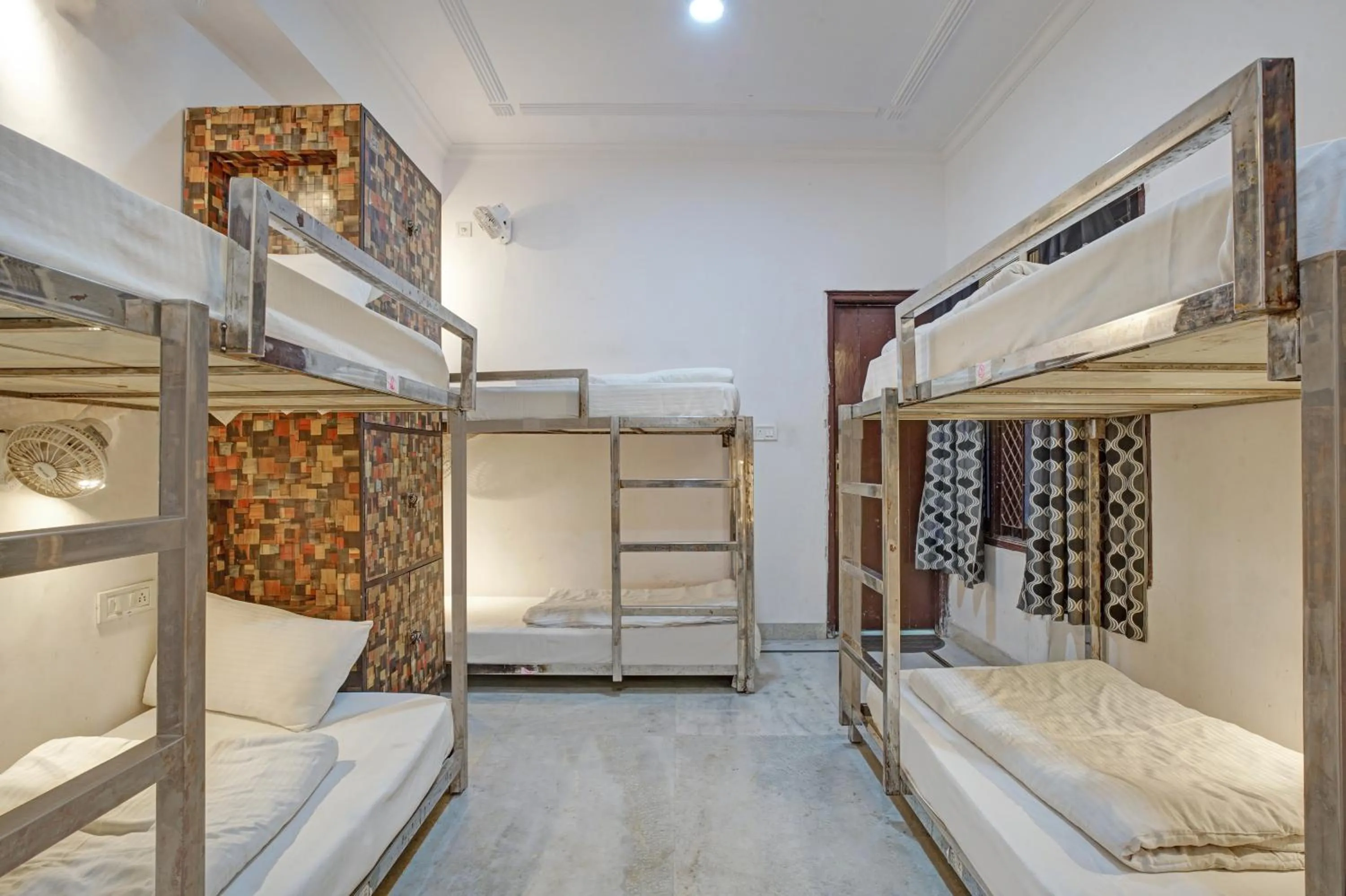 Bed in Hindustan By Backpackers Heaven - Traveller's Choice Award 2025 Best of Best Winning Hotel