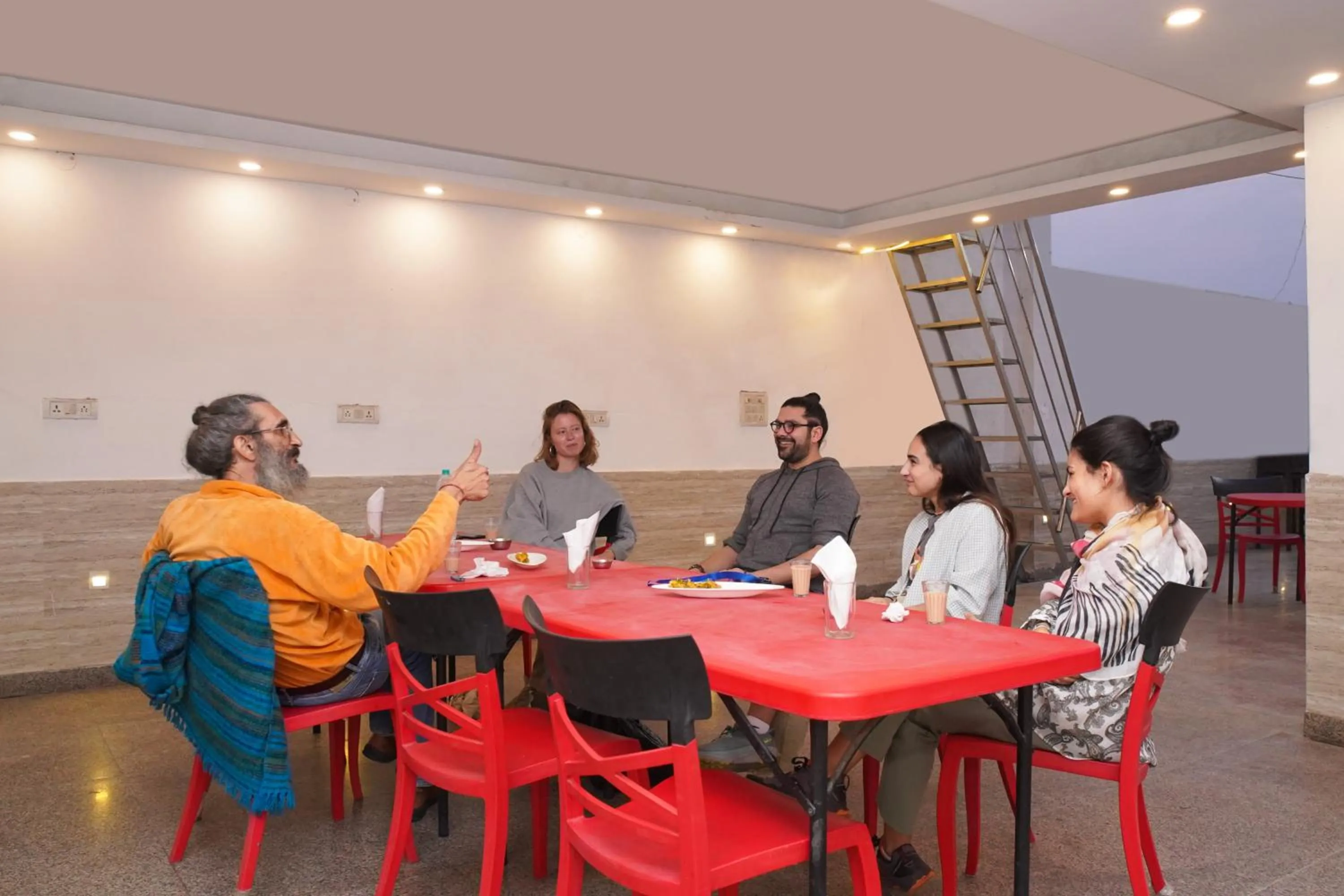 Dining area in Hindustan By Backpackers Heaven - Traveller's Choice Award 2025 Best of Best Winning Hotel