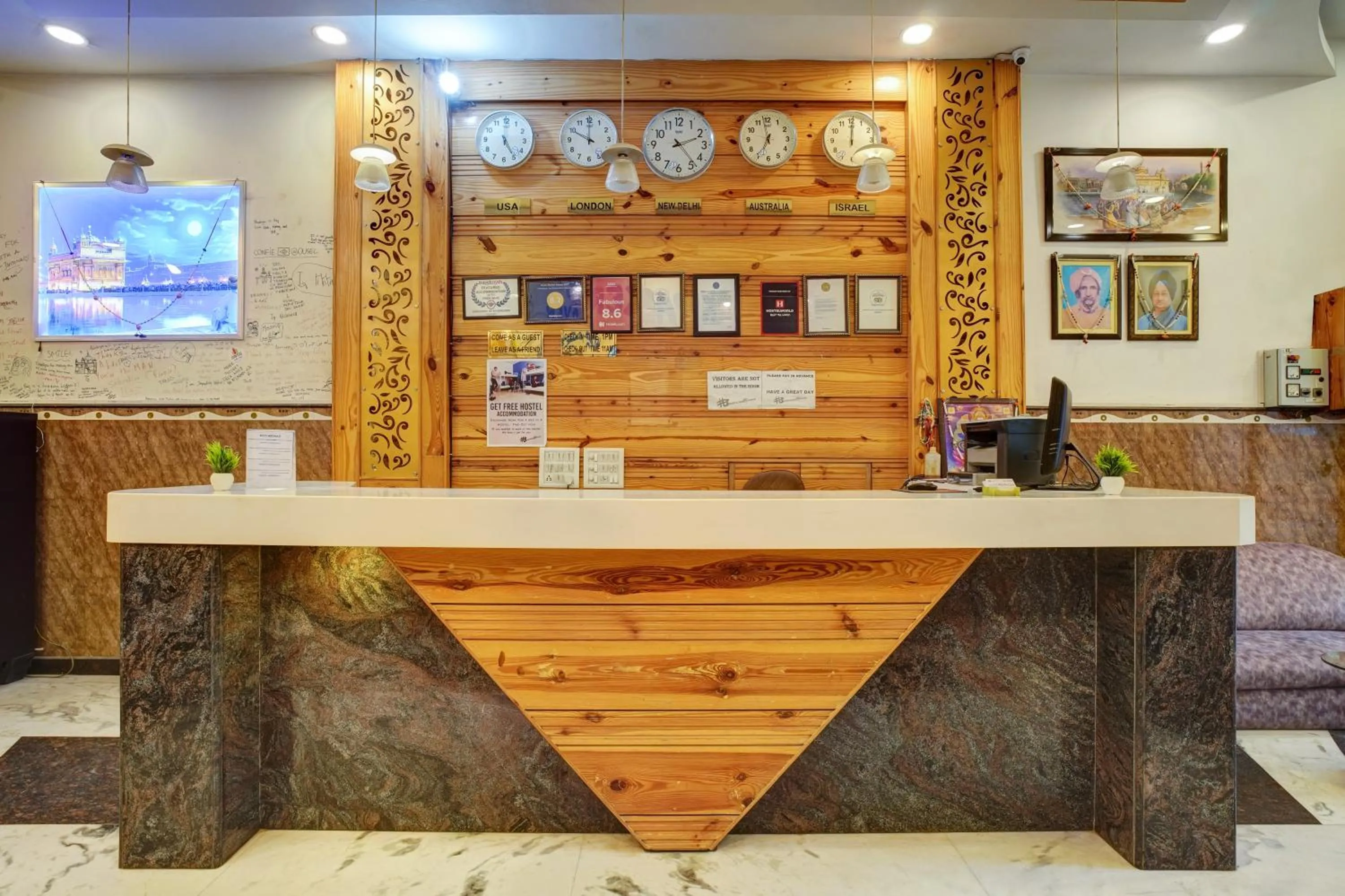 Lobby or reception in Hindustan By Backpackers Heaven - Traveller's Choice Award 2025 Best of Best Winning Hotel