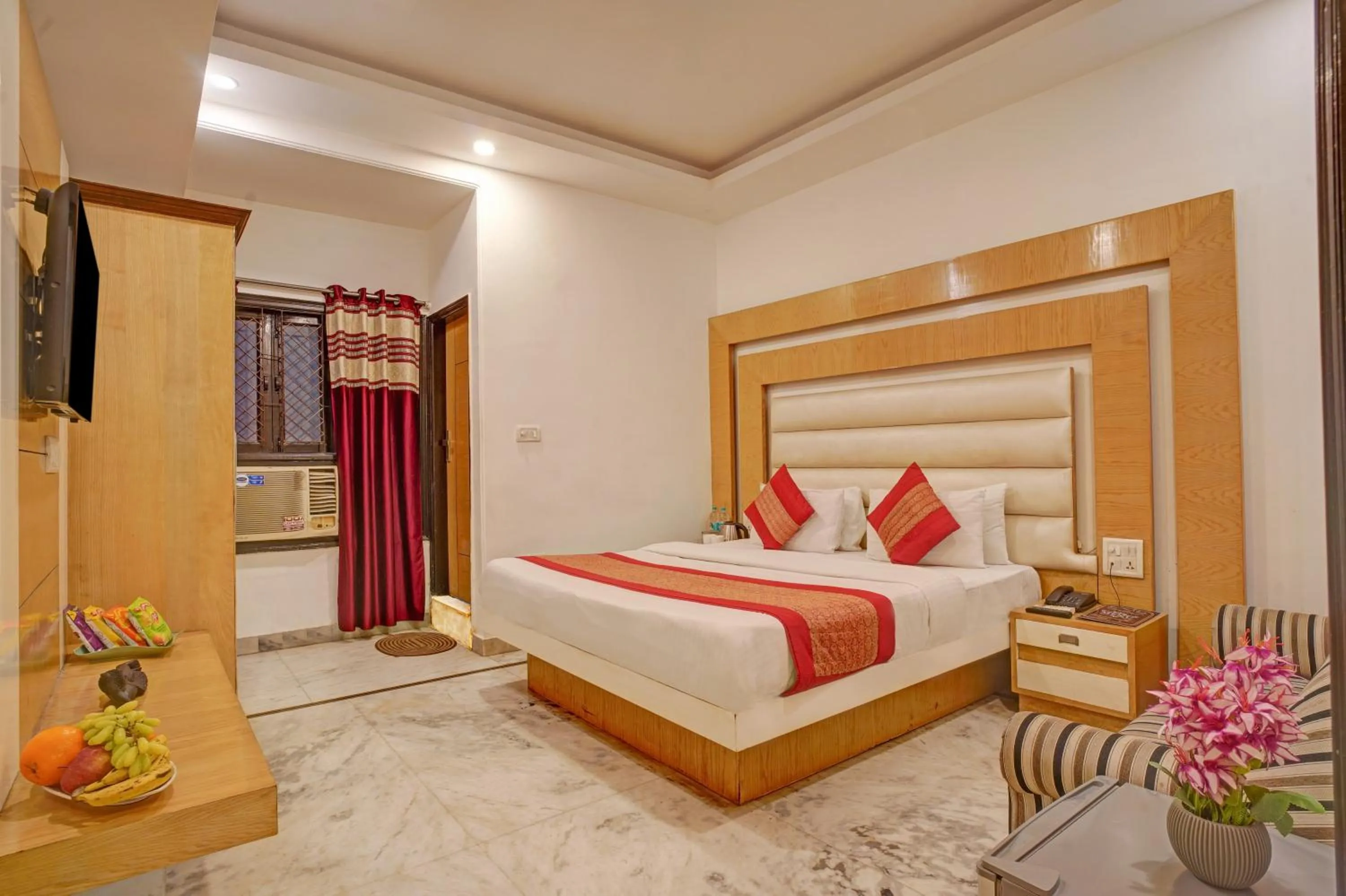 Bed in Hindustan By Backpackers Heaven - Traveller's Choice Award 2025 Best of Best Winning Hotel