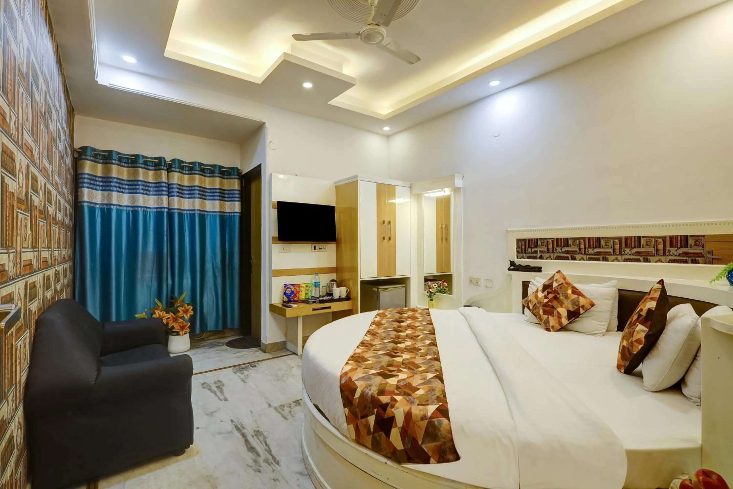 Bed in Hindustan By Backpackers Heaven - Traveller's Choice Award 2025 Best of Best Winning Hotel