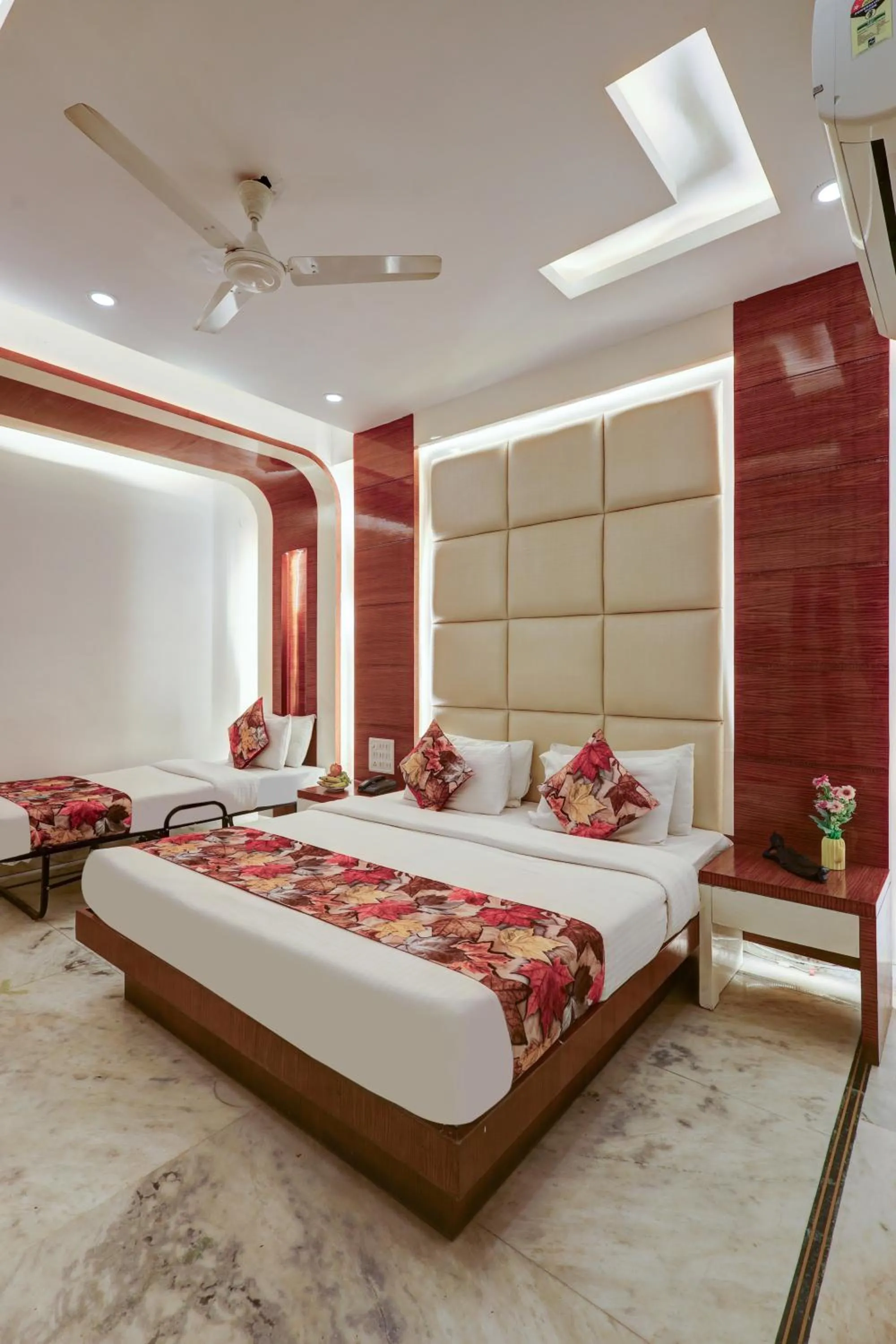 Bed in Hindustan By Backpackers Heaven - Traveller's Choice Award 2025 Best of Best Winning Hotel