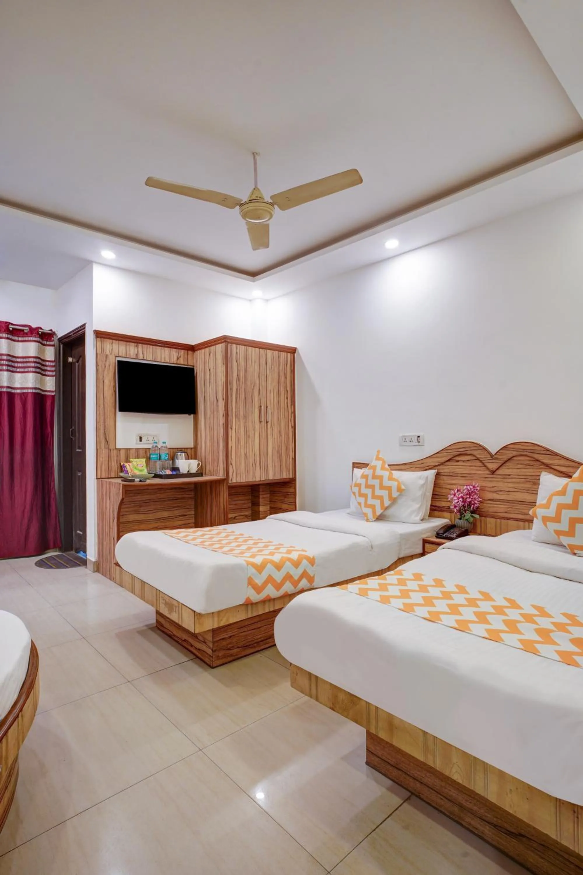 Bed in Hindustan By Backpackers Heaven - Traveller's Choice Award 2025 Best of Best Winning Hotel