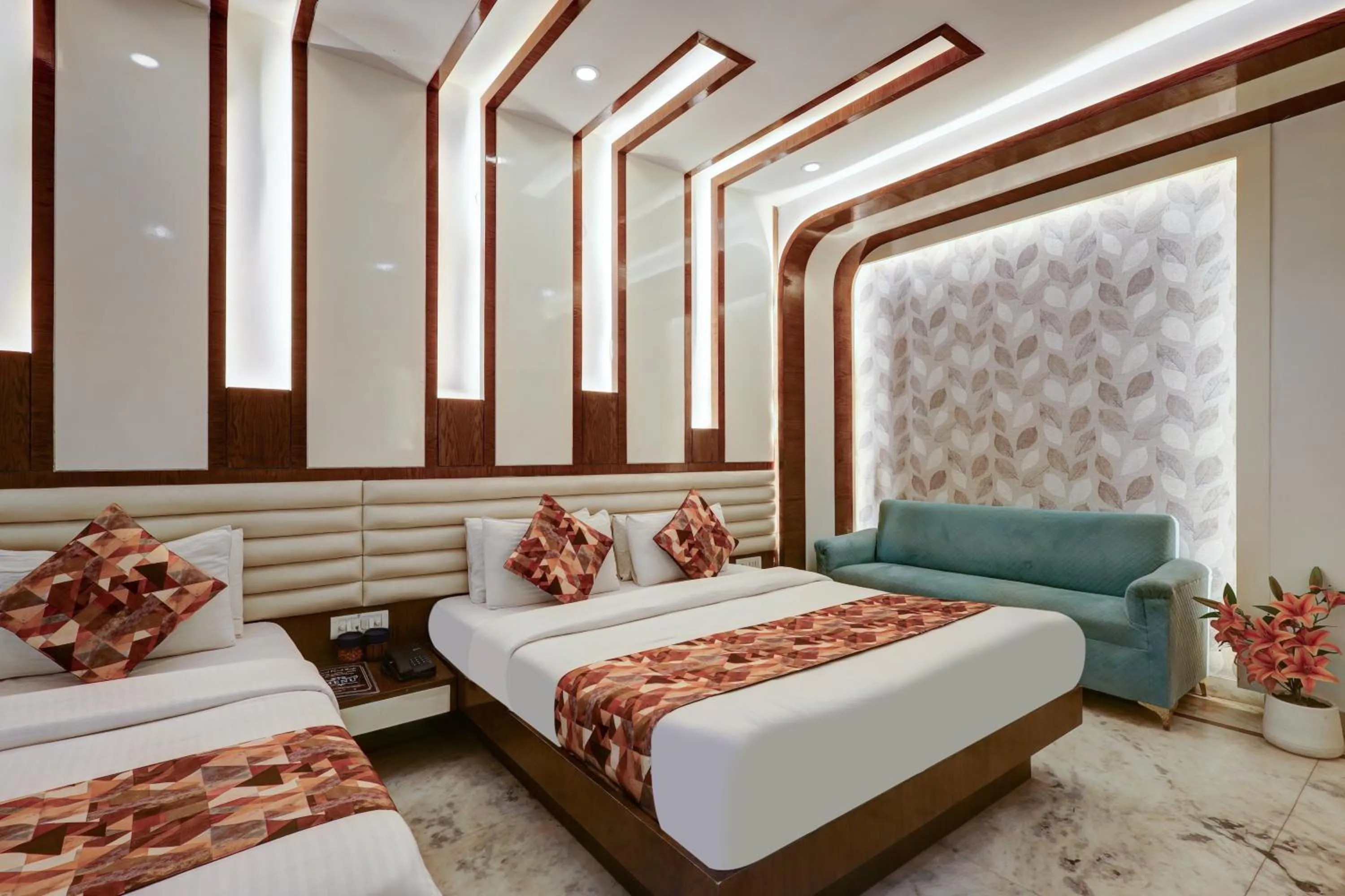 Bed in Hindustan By Backpackers Heaven - Traveller's Choice Award 2025 Best of Best Winning Hotel