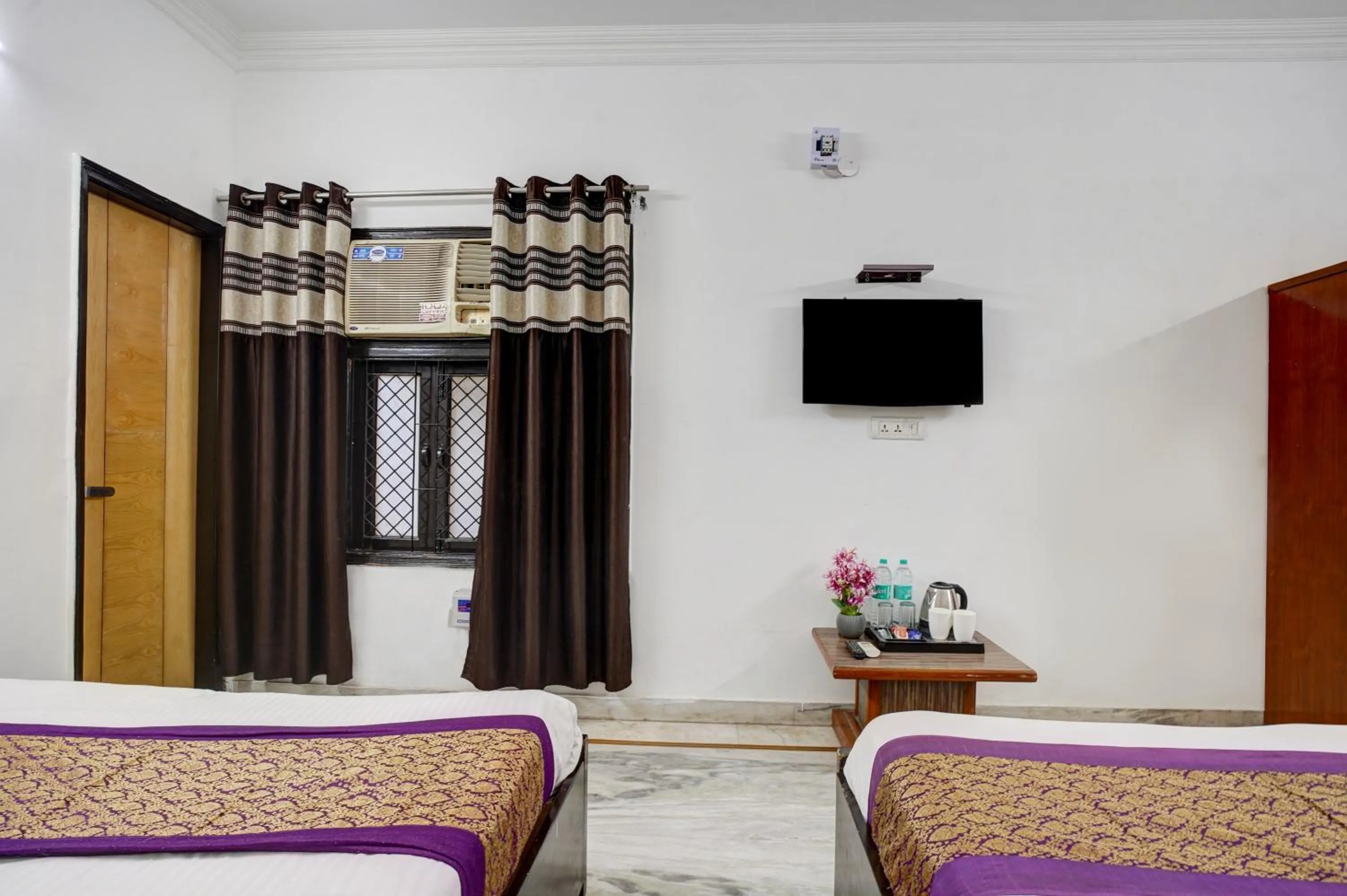 Bed in Hindustan By Backpackers Heaven - Traveller's Choice Award 2025 Best of Best Winning Hotel