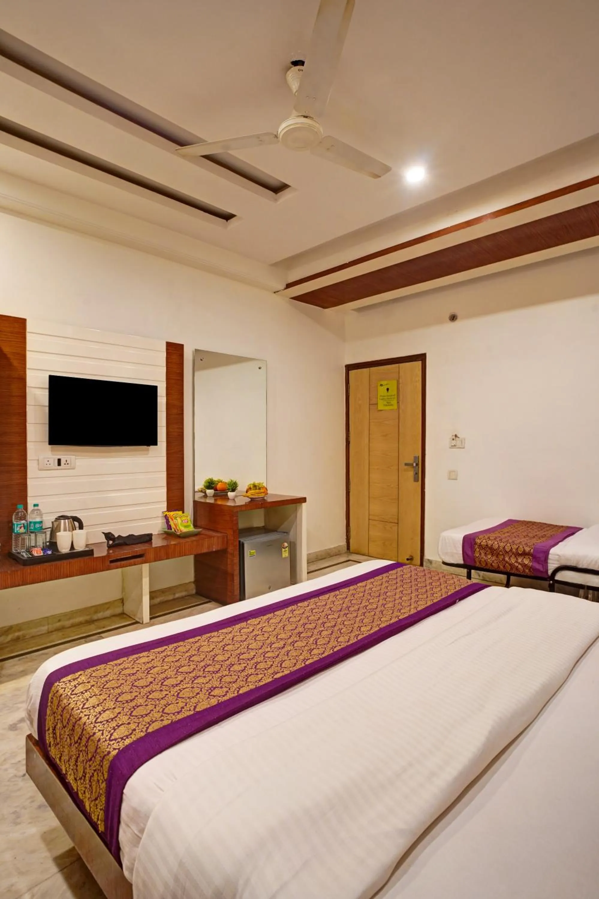 Bed in Hindustan By Backpackers Heaven - Traveller's Choice Award 2025 Best of Best Winning Hotel