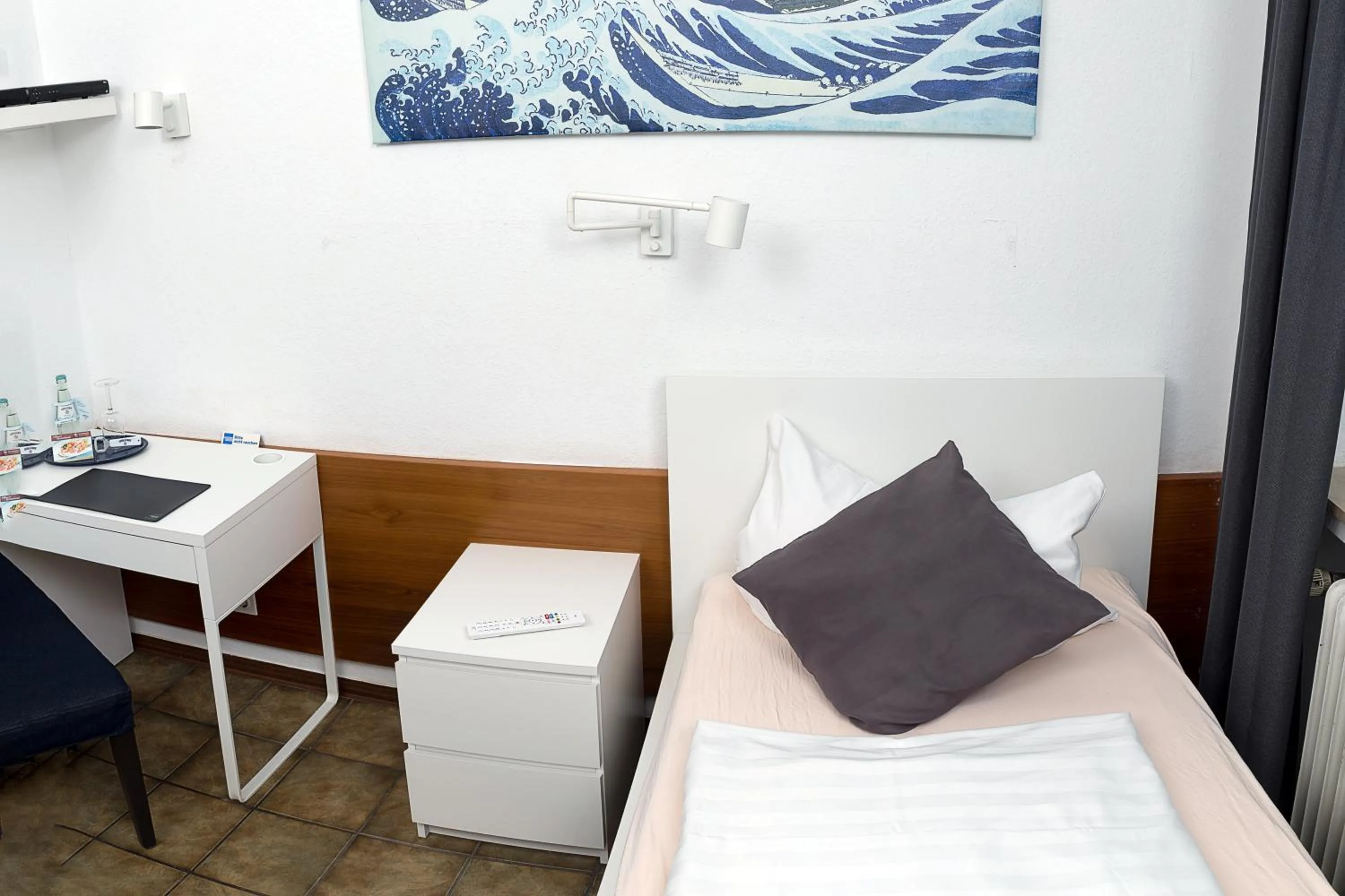 Photo of the whole room, Bed in Hotel & Apartment Am Theaterplatz